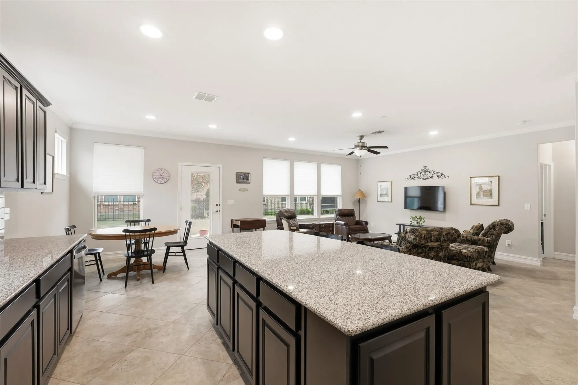 Property Slideshow image 13 of 40 | 1681 port royal ln, Frisco, TX, 75036