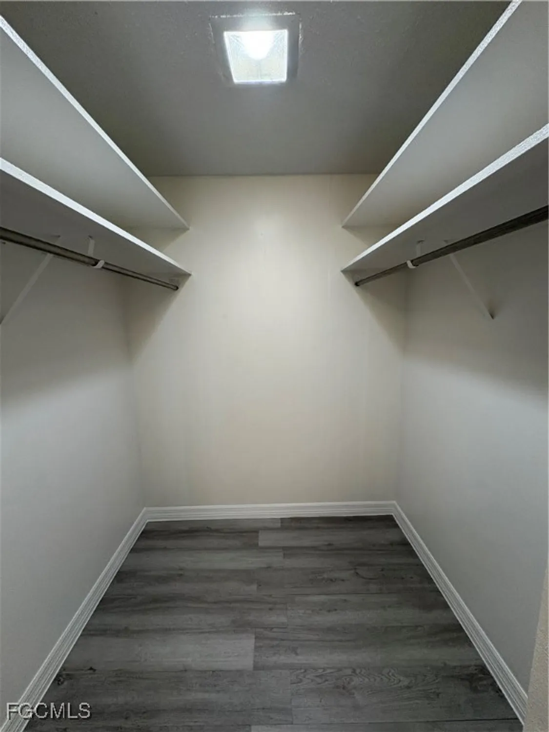 Property Slideshow image 8 of 10 | 1724 pine valley dr apt 319, Fort Myers, FL, 33907