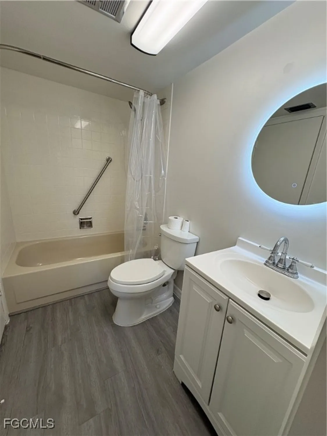 Property Slideshow image 9 of 10 | 1724 pine valley dr apt 319, Fort Myers, FL, 33907