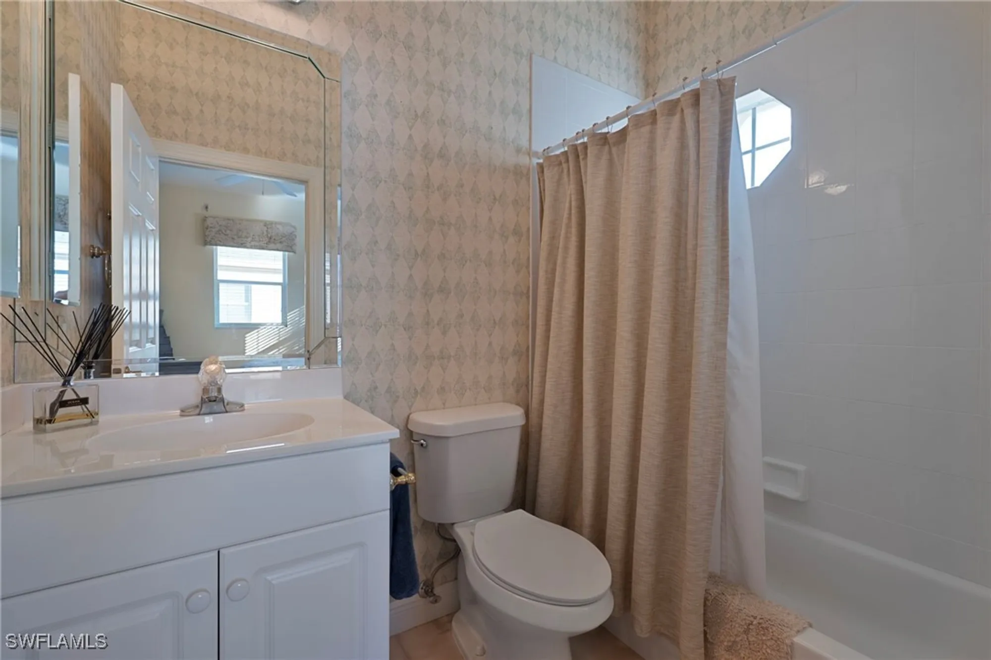 Property Slideshow image 14 of 17 | 642 vintage reserve cir # 3d, Naples, FL, 34119
