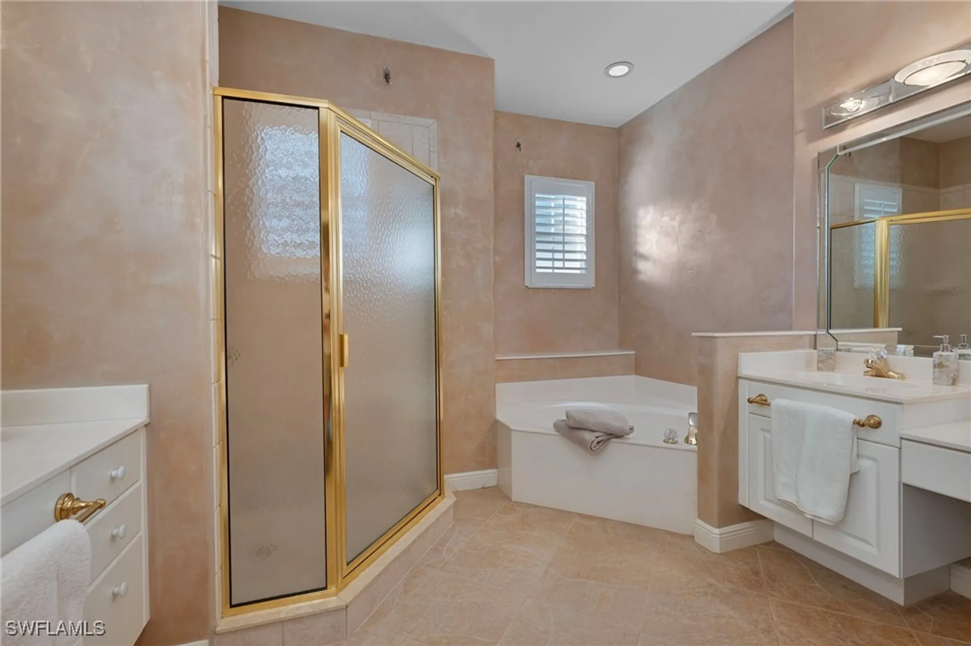 Property Slideshow image 12 of 17 | 642 vintage reserve cir # 3d, Naples, FL, 34119
