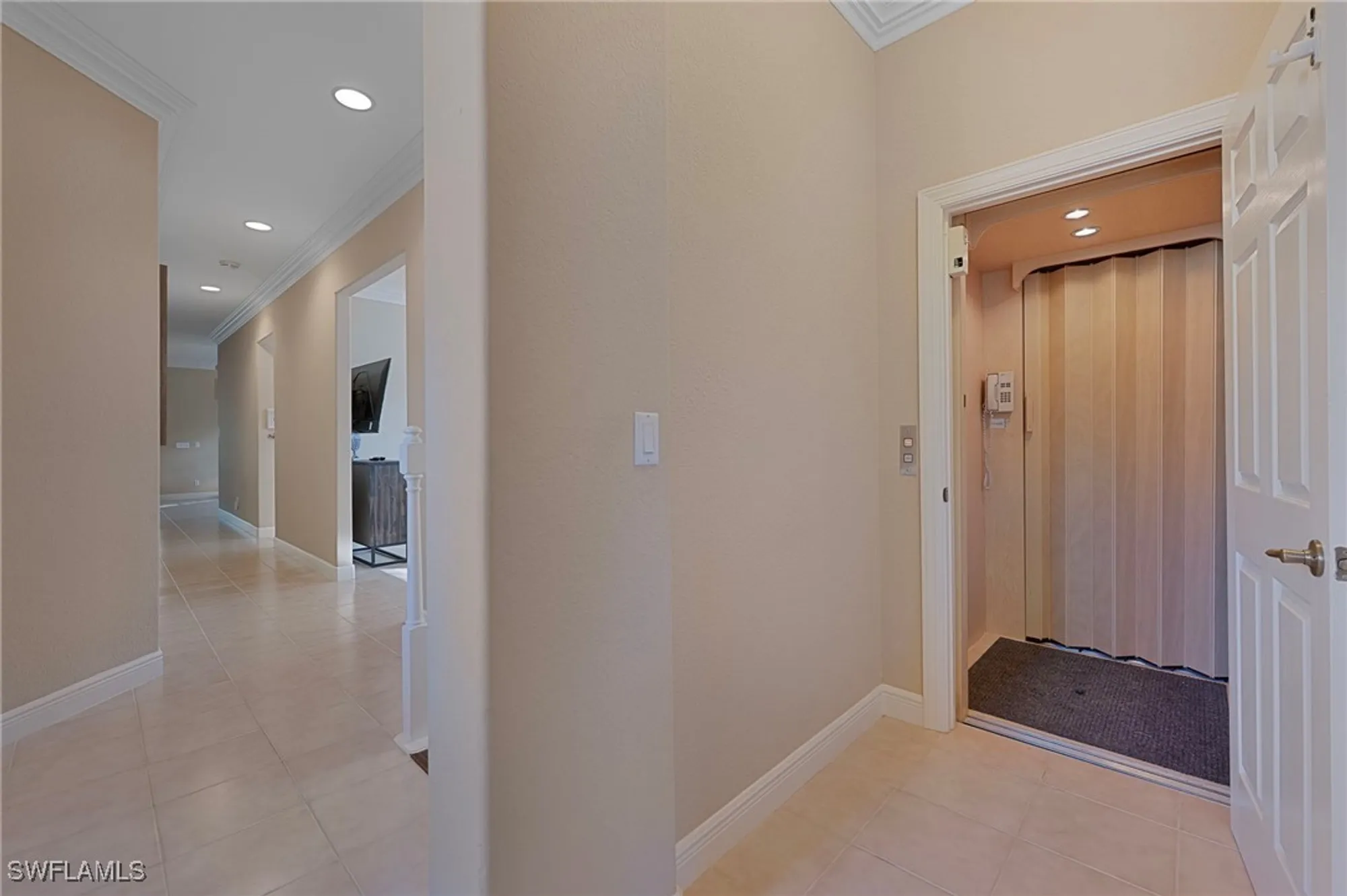 Property Slideshow image 4 of 17 | 642 vintage reserve cir # 3d, Naples, FL, 34119