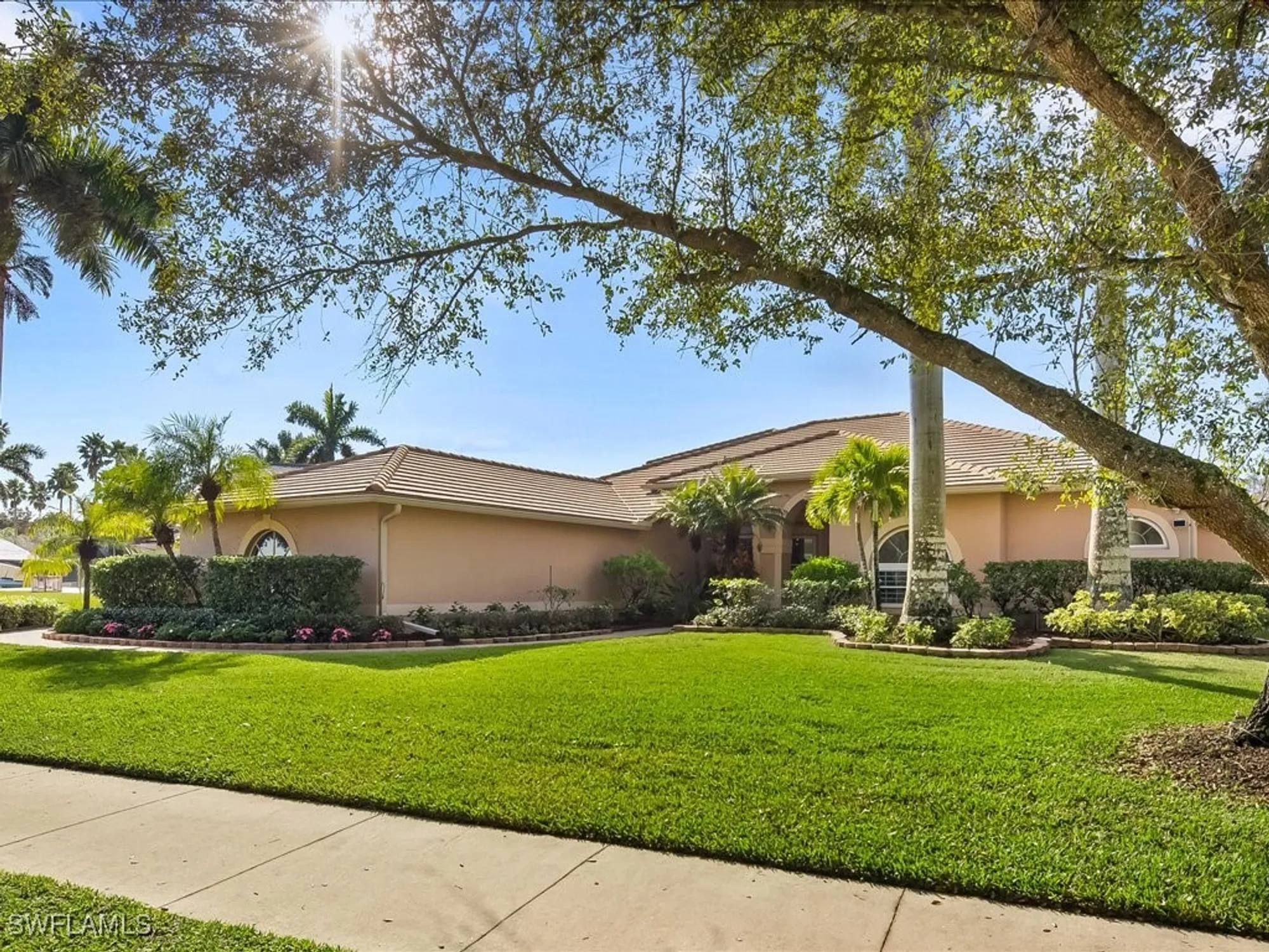 Property Slideshow image 14 of 50 | 11118 seminole palm way, Fort Myers, FL, 33966