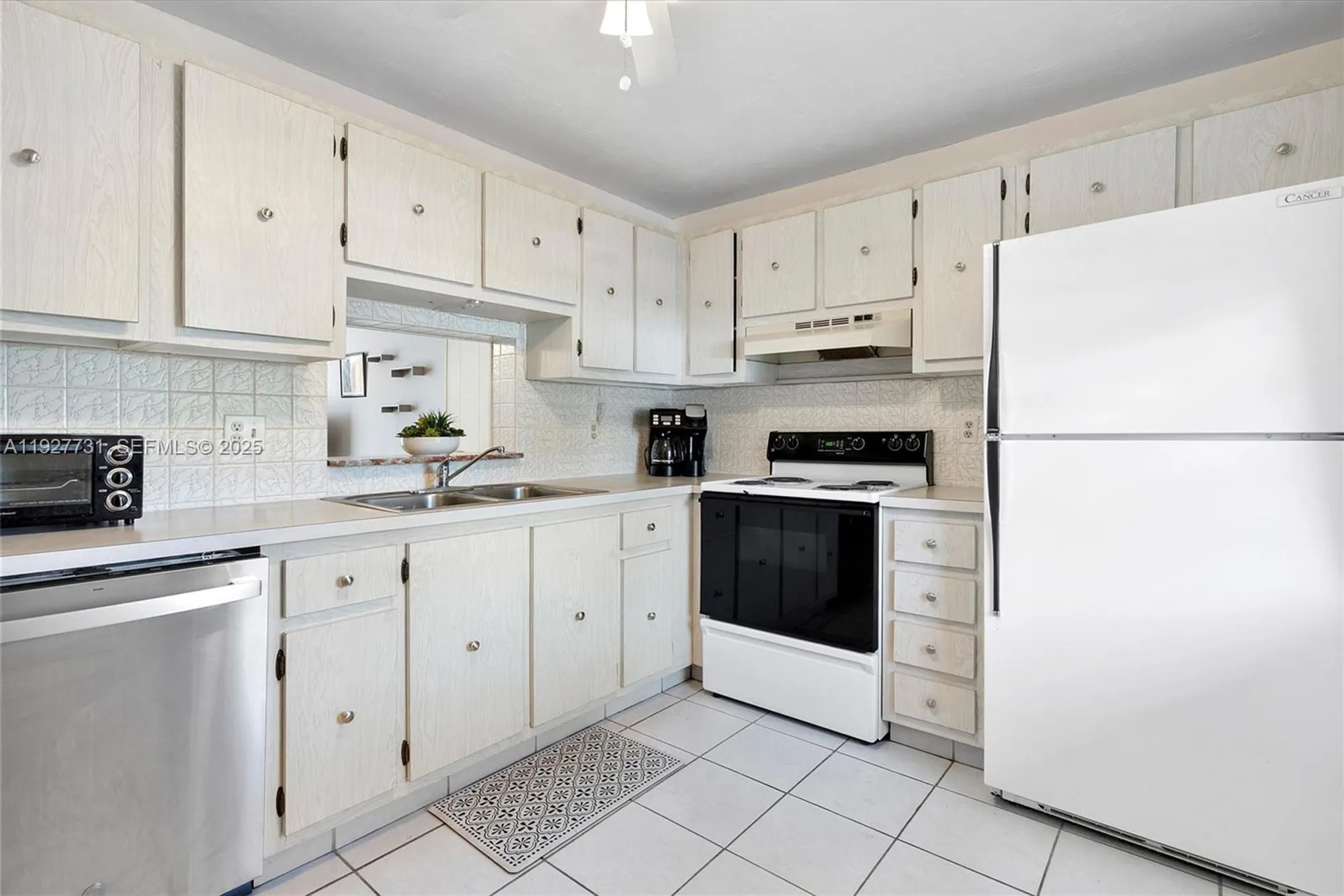 Property Slideshow image 14 of 47 | 324 se 10th st 203, Dania Beach, FL, 33004