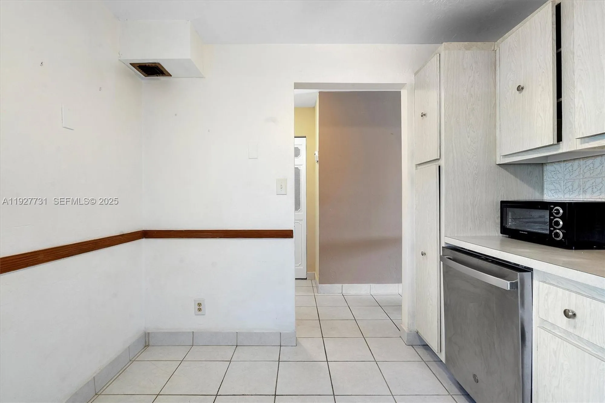 Property Slideshow image 17 of 47 | 324 se 10th st 203, Dania Beach, FL, 33004