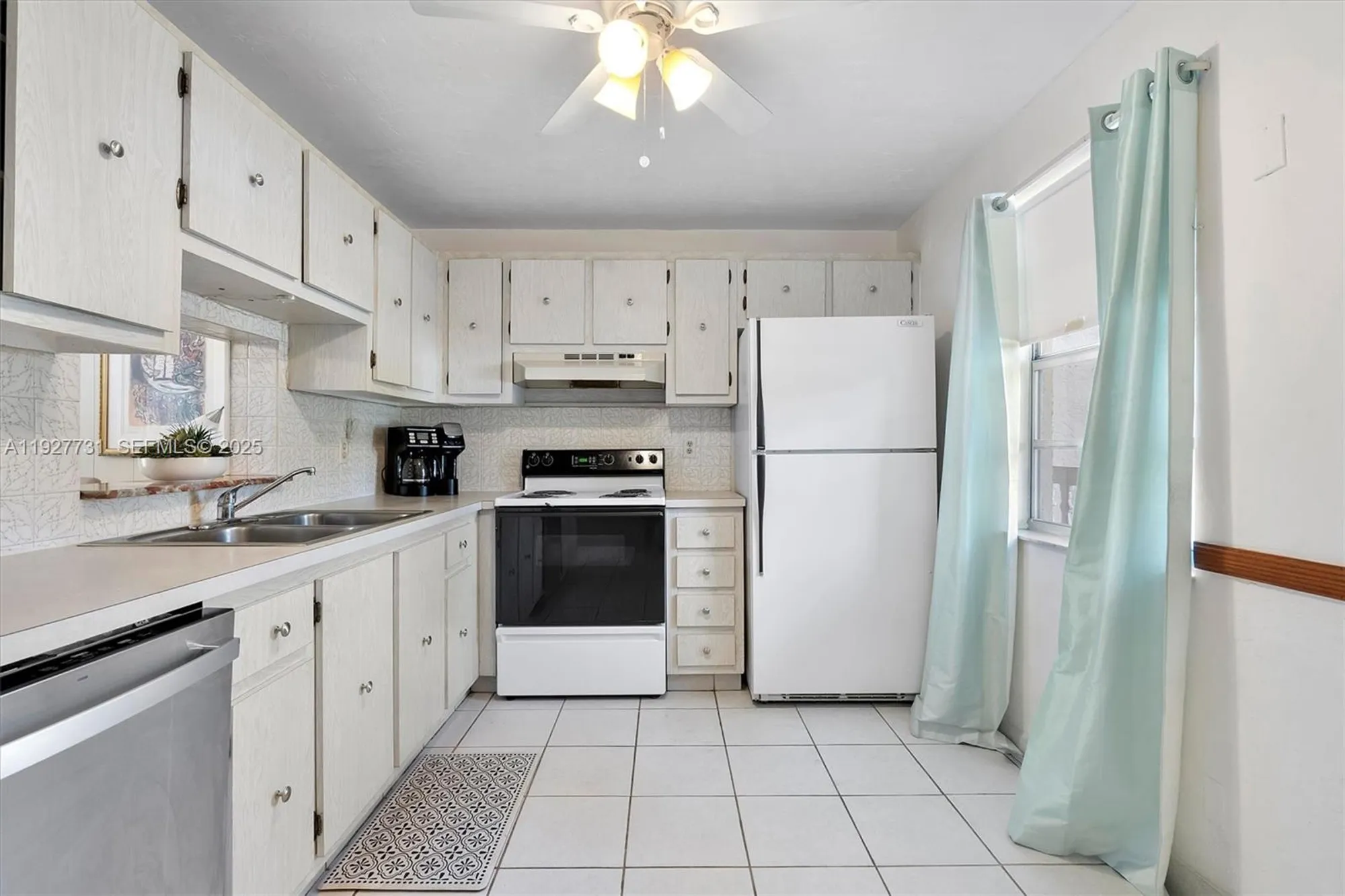 Property Slideshow image 13 of 47 | 324 se 10th st 203, Dania Beach, FL, 33004