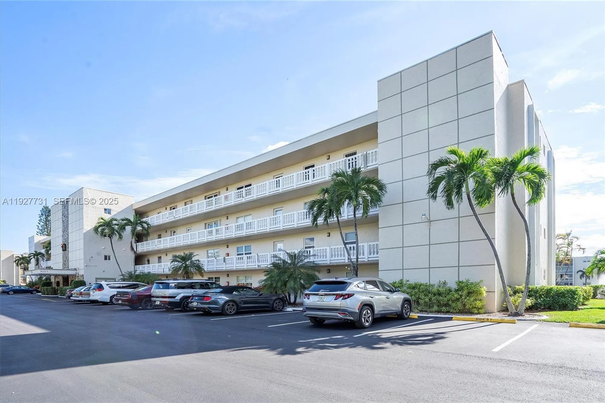 Property Slideshow image 2 of 47 | 324 se 10th st 203, Dania Beach, FL, 33004