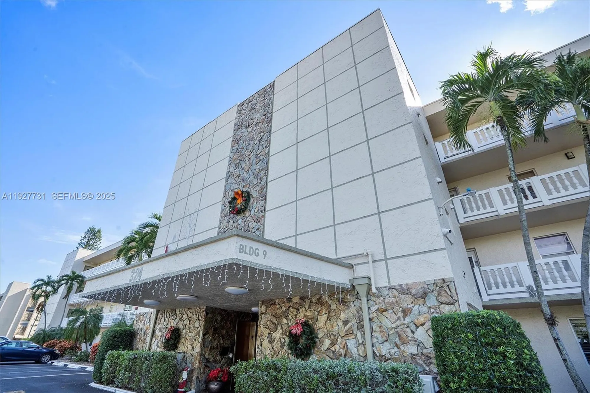 Property Slideshow image 4 of 47 | 324 se 10th st 203, Dania Beach, FL, 33004