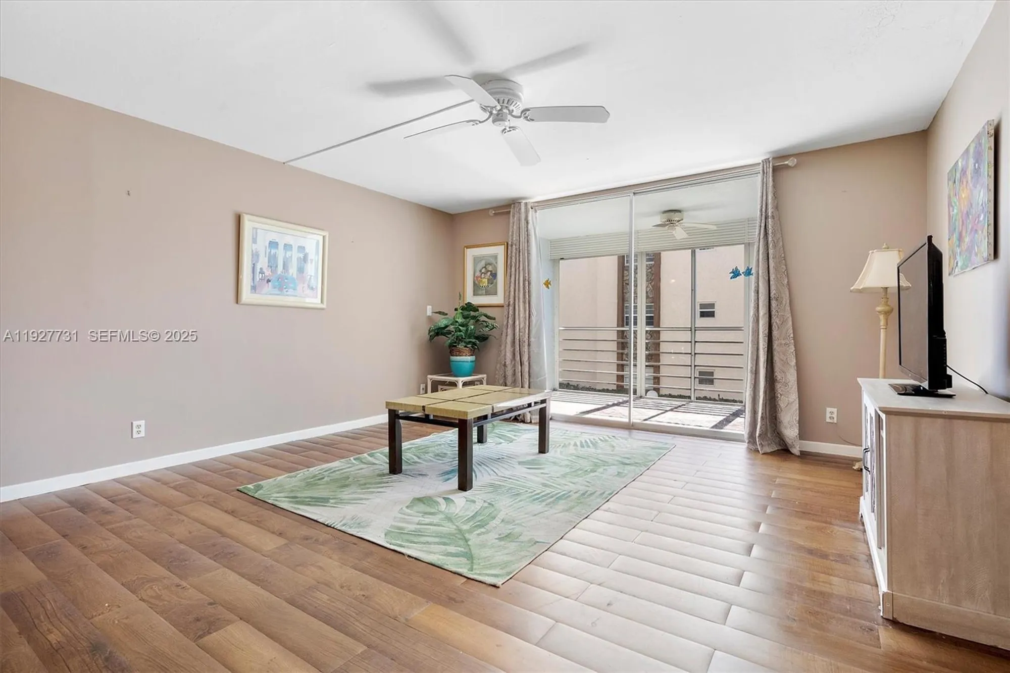 Property Slideshow image 7 of 47 | 324 se 10th st 203, Dania Beach, FL, 33004