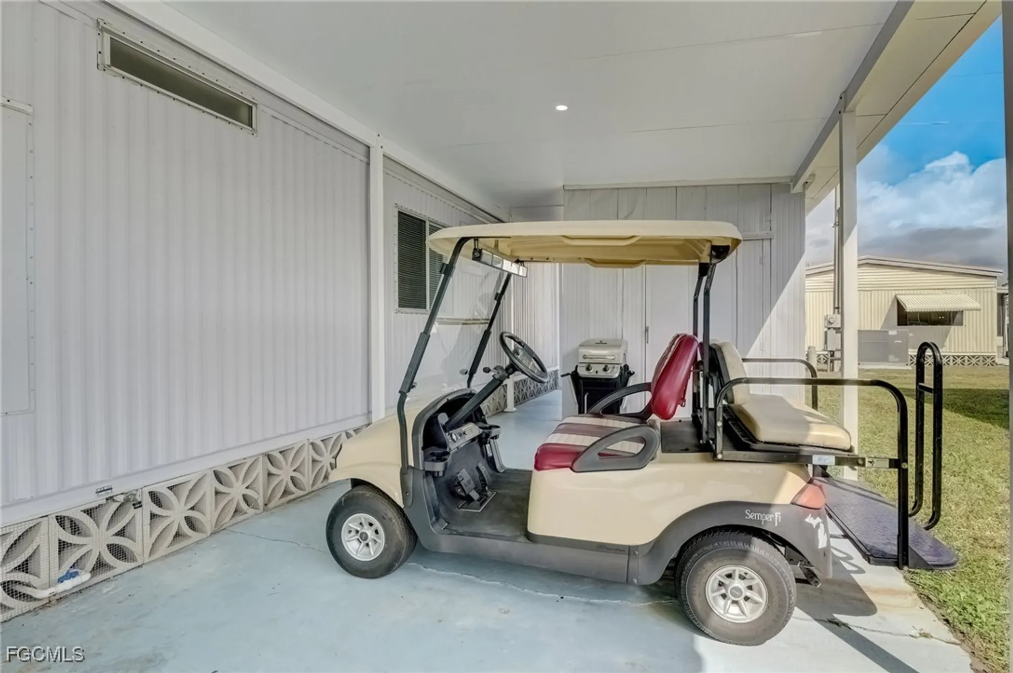 Property Slideshow image 9 of 39 | 5501 john alden ln, North Fort Myers, FL, 33917