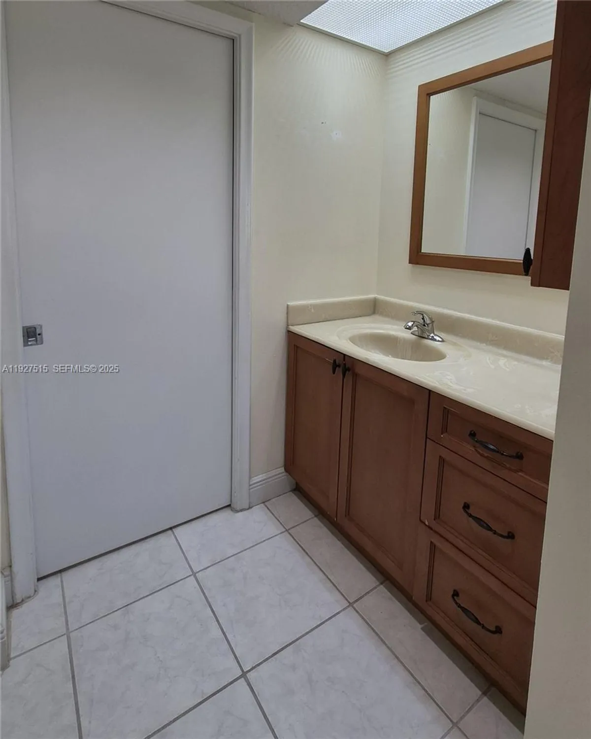 Property Slideshow image 13 of 19 | 901 sw 128th ter 208a, Pembroke Pines, FL, 33027