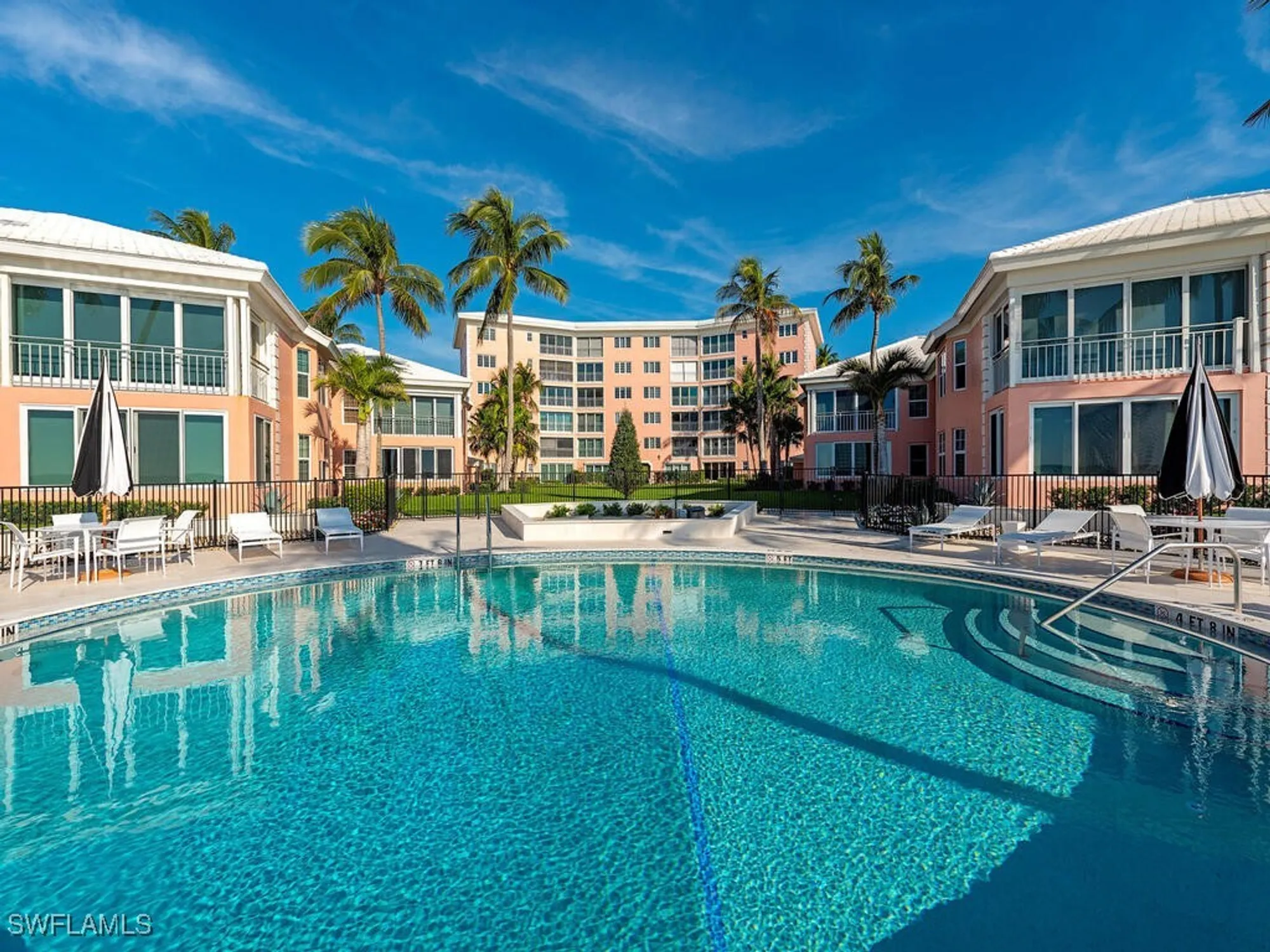 Property Slideshow image 14 of 17 | 2401 gulf shore blvd 11, Naples, FL, 34103