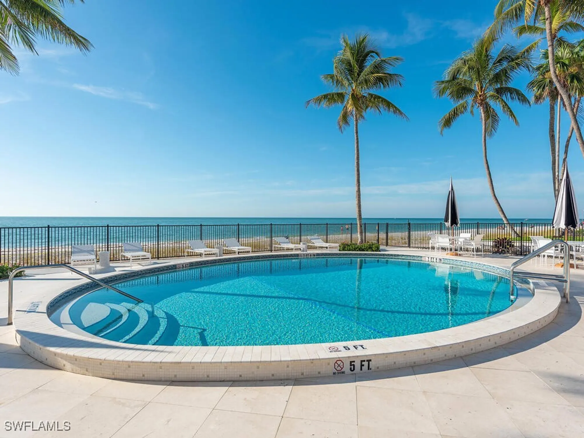 Property Slideshow image 15 of 17 | 2401 gulf shore blvd 11, Naples, FL, 34103