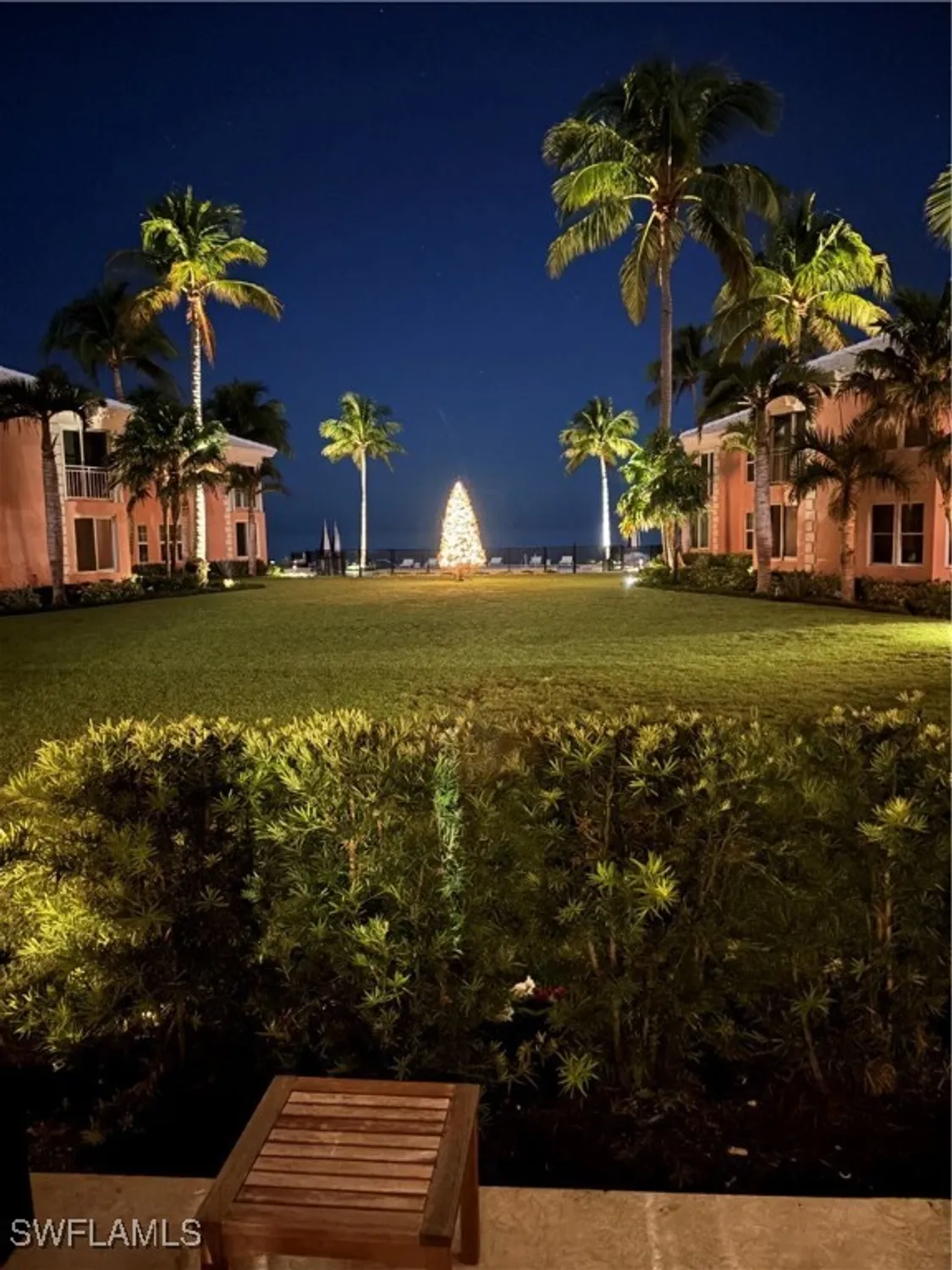 Property Slideshow image 16 of 17 | 2401 gulf shore blvd 11, Naples, FL, 34103