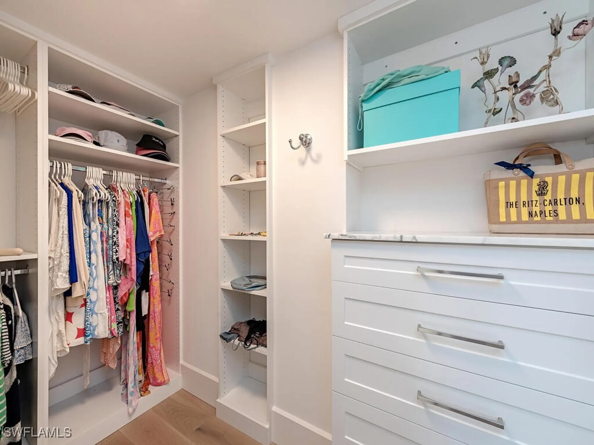 Property Slideshow image 10 of 17 | 2401 gulf shore blvd 11, Naples, FL, 34103