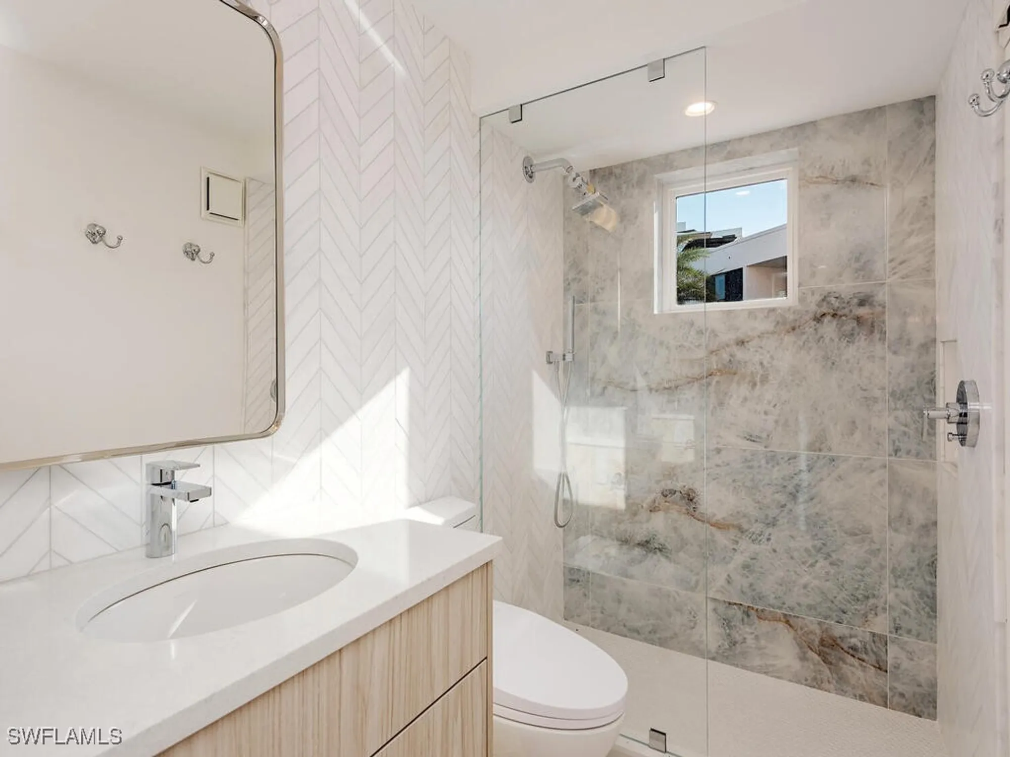 Property Slideshow image 12 of 17 | 2401 gulf shore blvd 11, Naples, FL, 34103