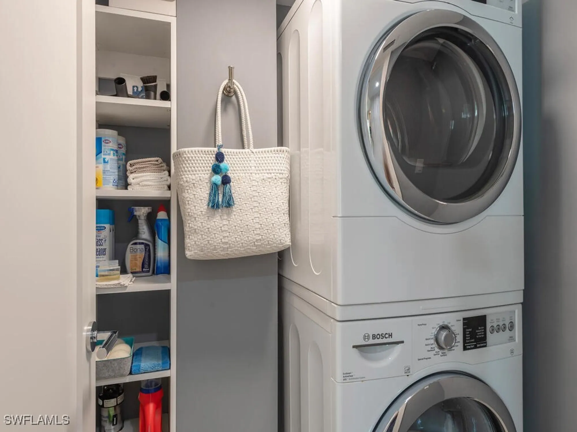 Property Slideshow image 13 of 17 | 2401 gulf shore blvd 11, Naples, FL, 34103