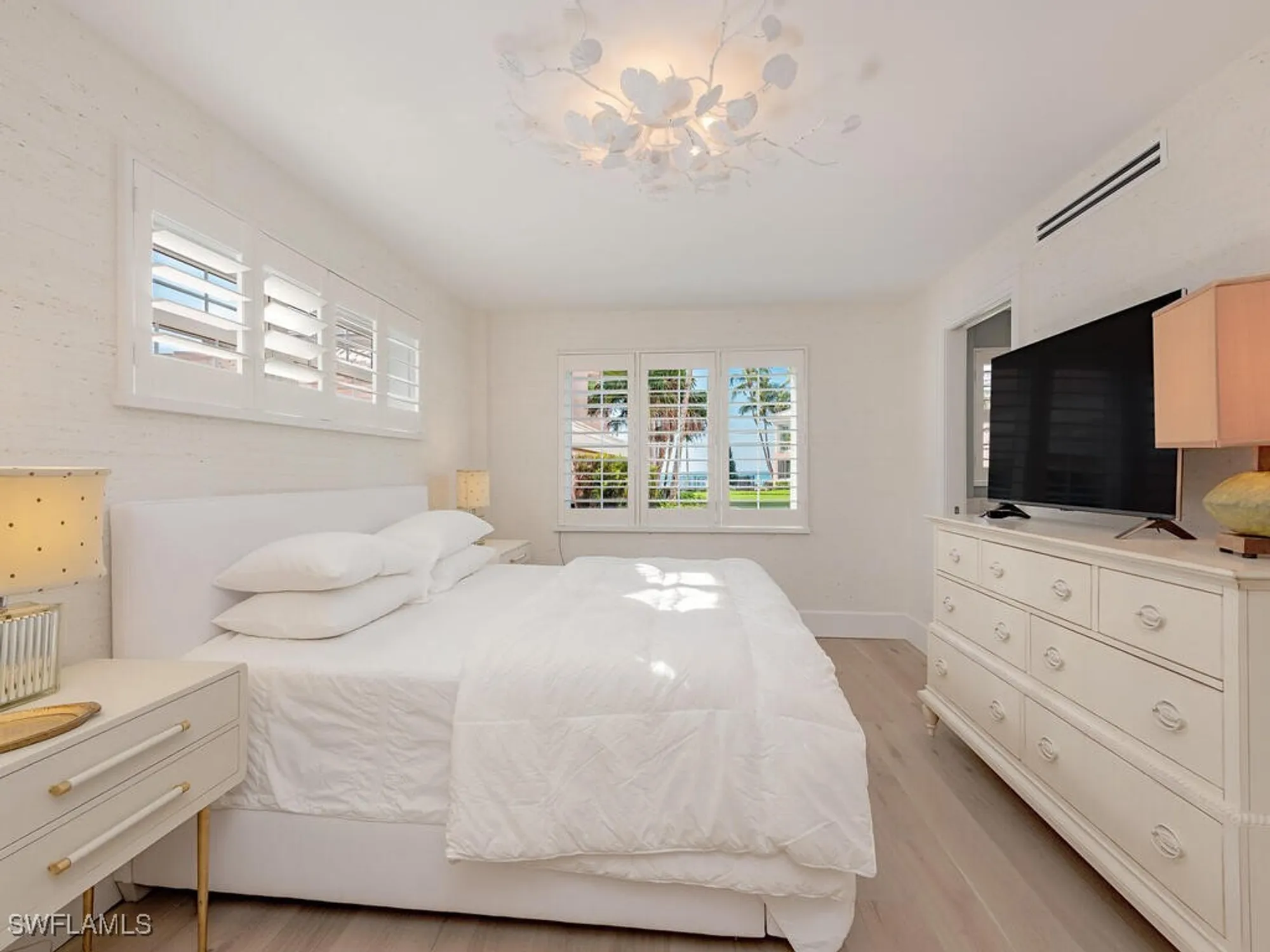 Property Slideshow image 8 of 17 | 2401 gulf shore blvd 11, Naples, FL, 34103