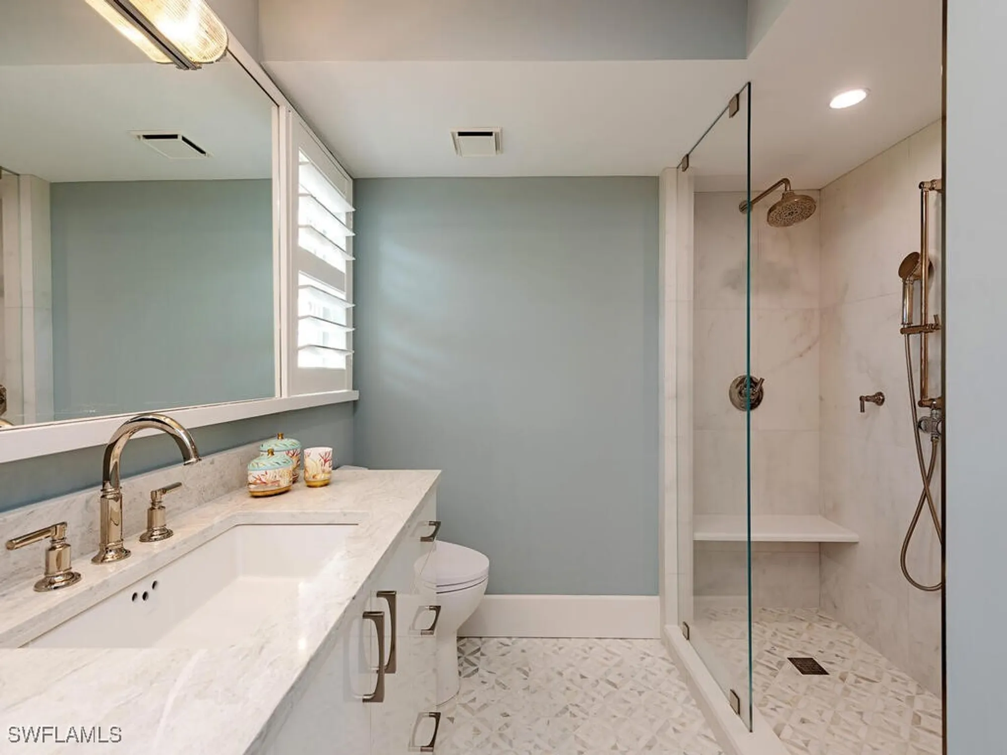 Property Slideshow image 9 of 17 | 2401 gulf shore blvd 11, Naples, FL, 34103