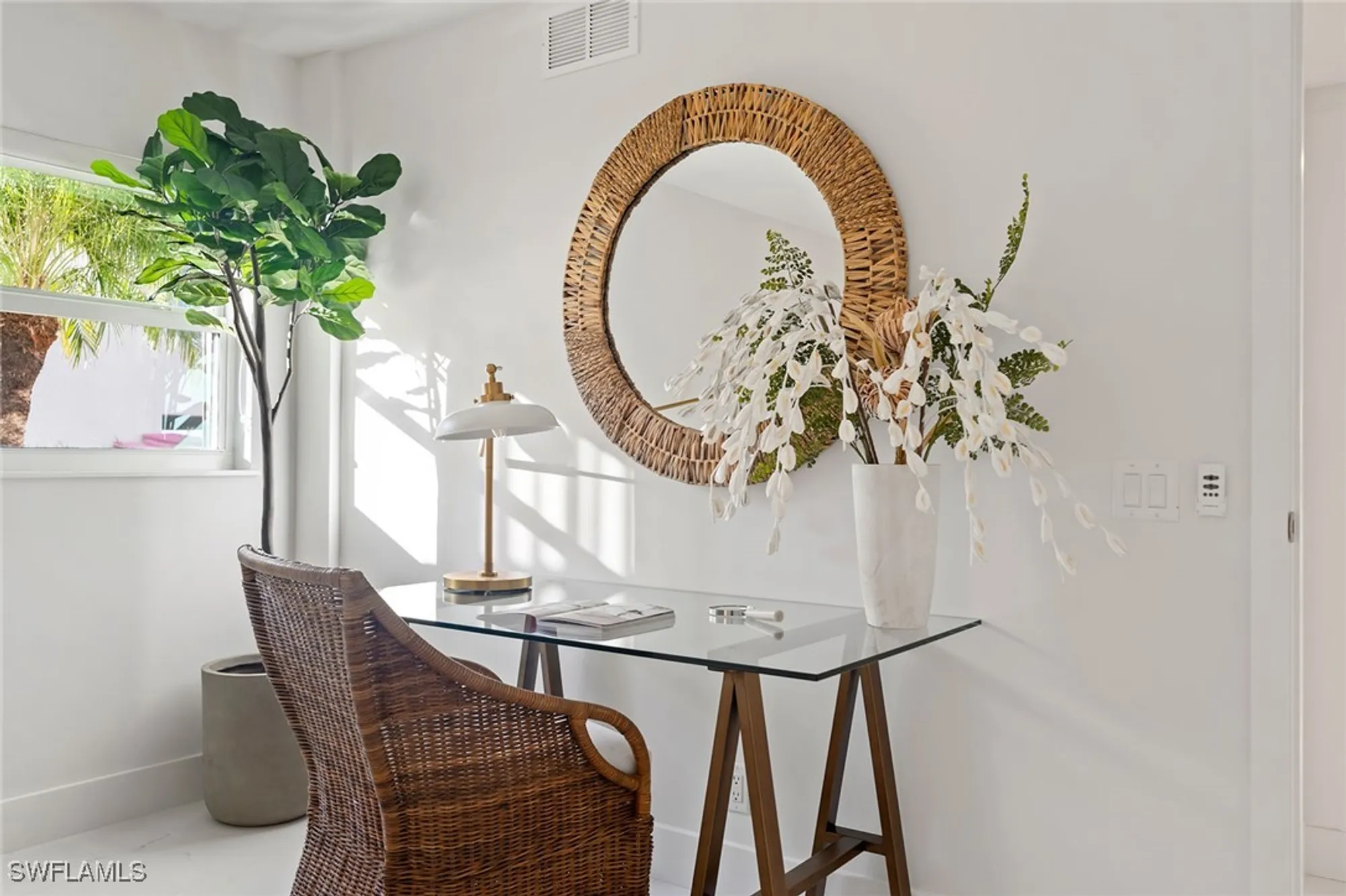 Property Slideshow image 18 of 37 | 1919 gulf shore blvd 101, Naples, FL, 34102