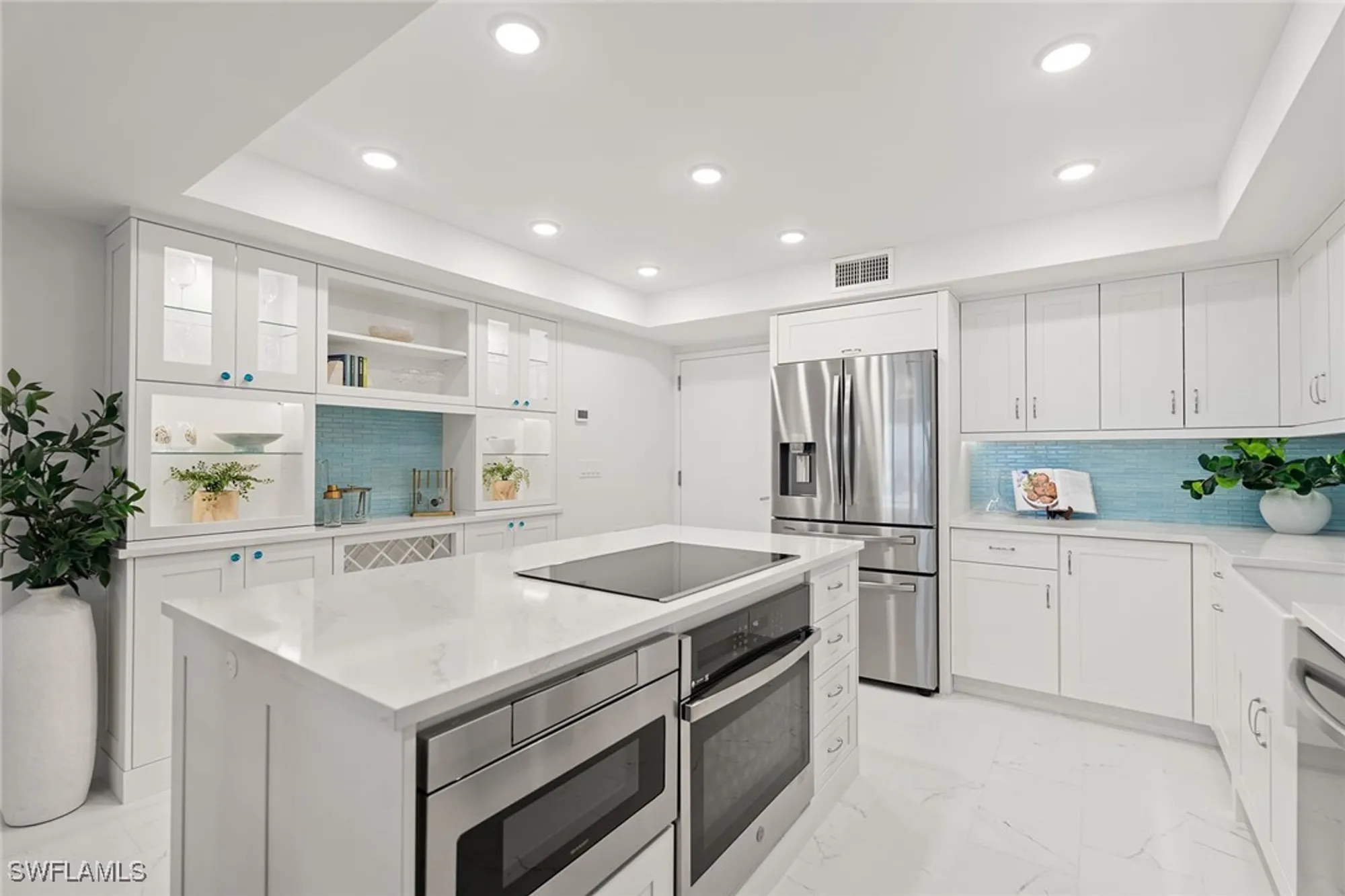 Property Slideshow image 4 of 37 | 1919 gulf shore blvd 101, Naples, FL, 34102