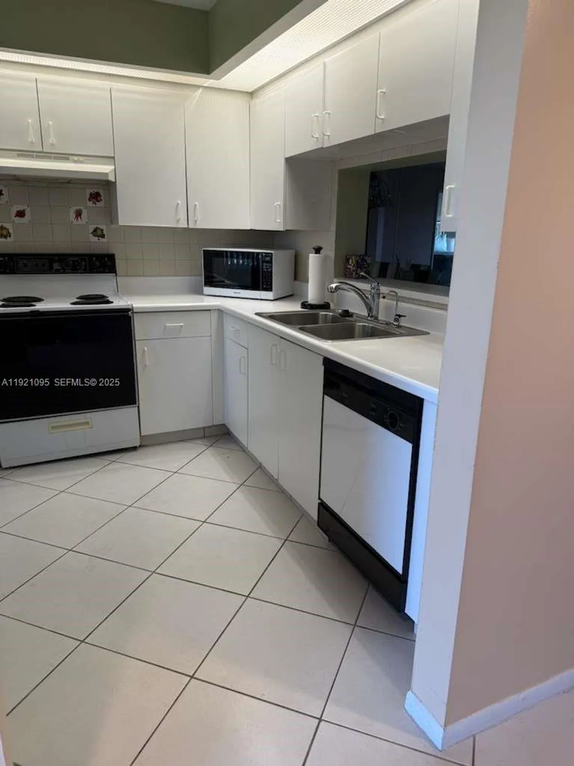 Property Slideshow image 6 of 23 | 950 sw 138th ave apt 409b, Pembroke Pines, FL, 33027