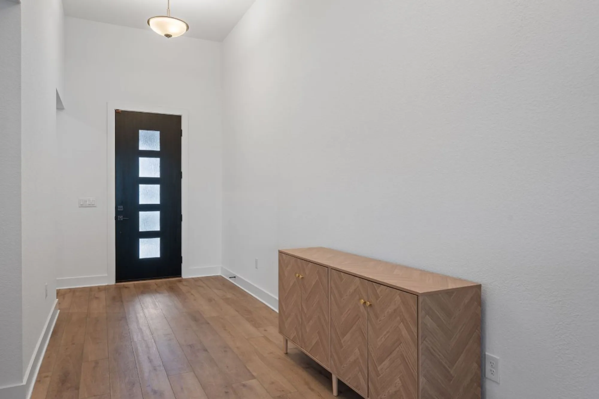 Property Slideshow image 13 of 30 | 616 hallwood dr, Liberty Hill, TX, 78642