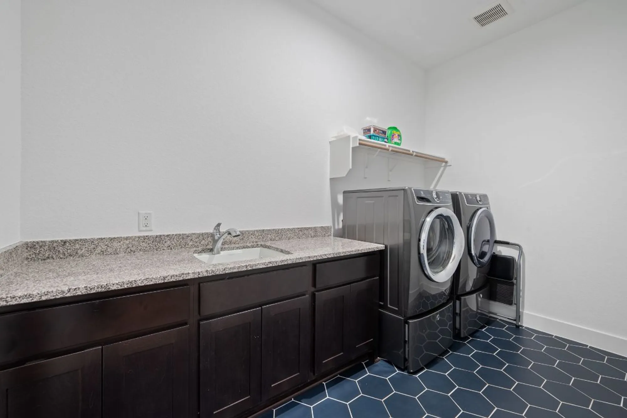 Property Slideshow image 20 of 30 | 616 hallwood dr, Liberty Hill, TX, 78642