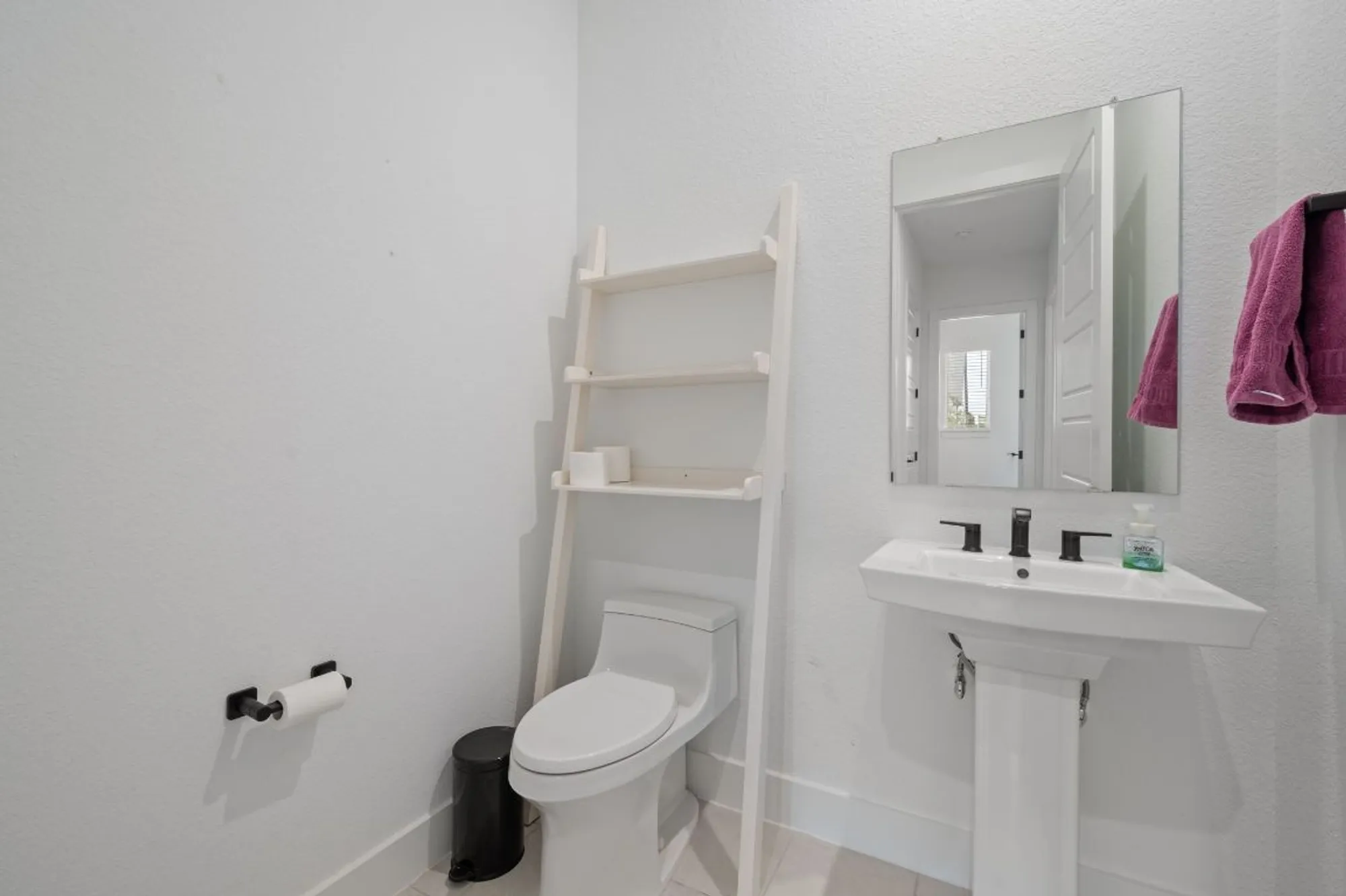 Property Slideshow image 21 of 30 | 616 hallwood dr, Liberty Hill, TX, 78642