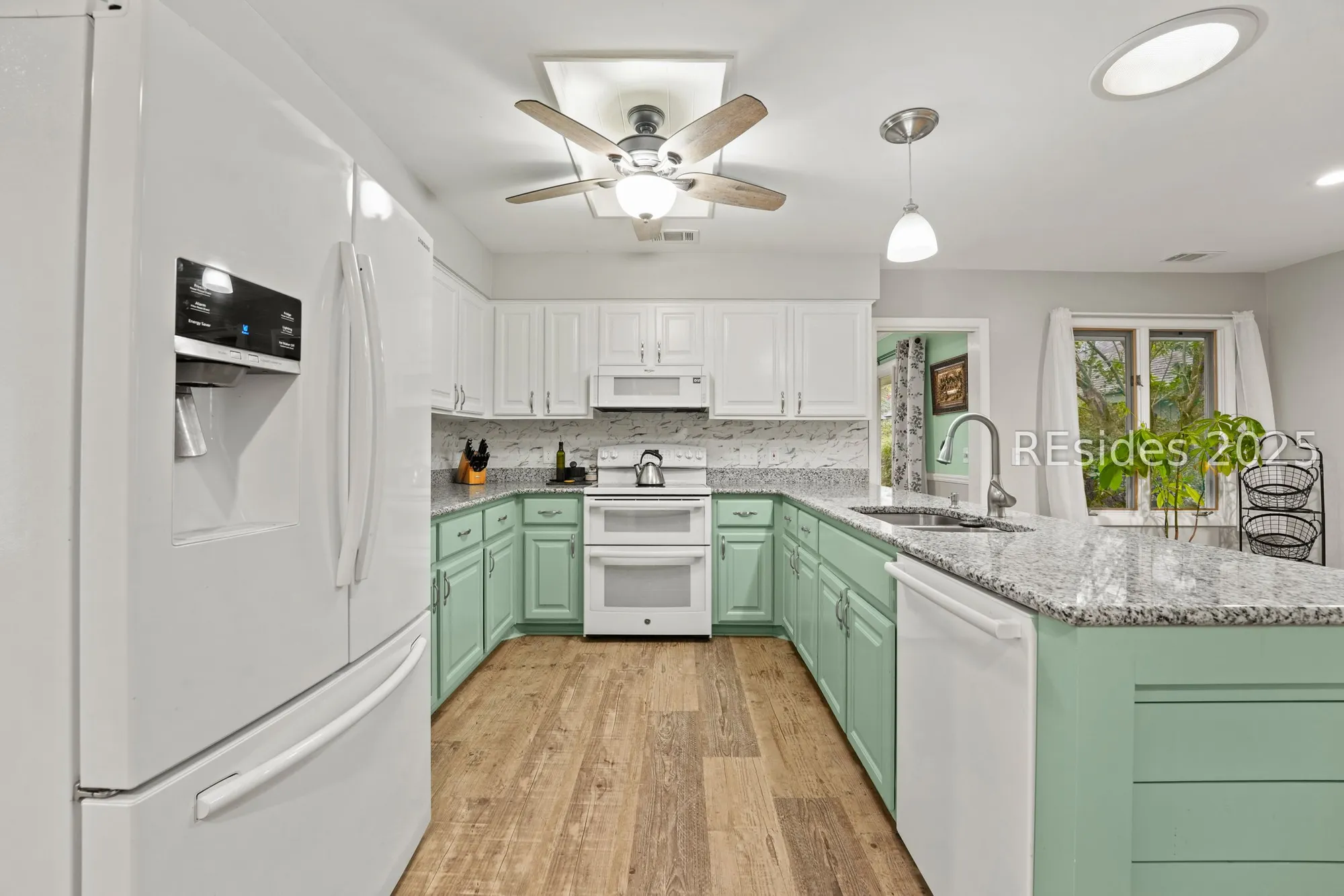 Property Slideshow image 17 of 57 | 2 wood thrush ct, Hilton Head Island, SC, 29926