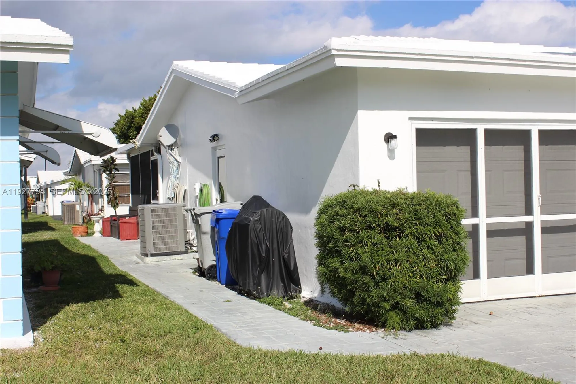 Property Slideshow image 5 of 42 | 231 leisure blvd, Pompano Beach, FL, 33064