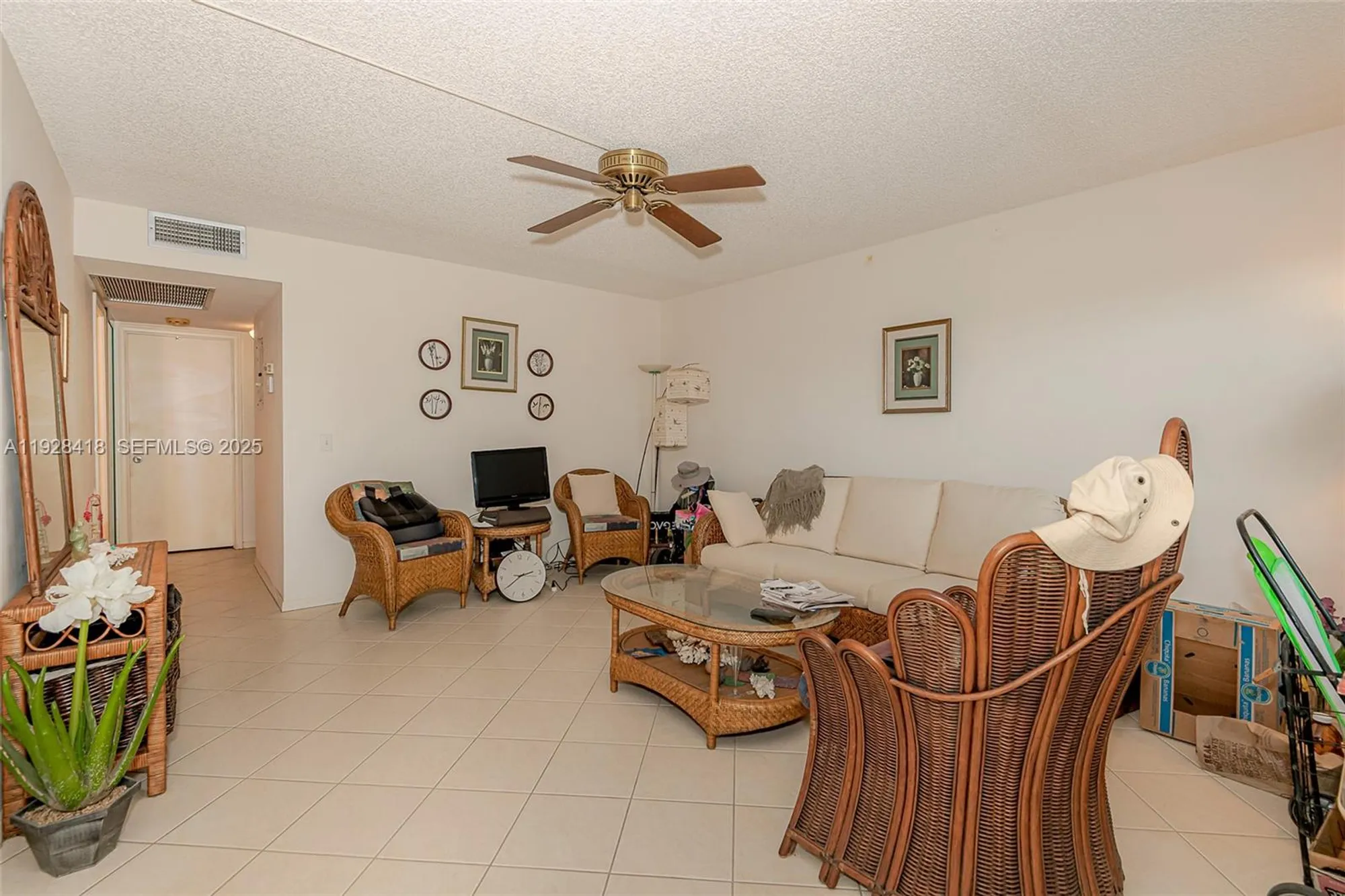 Property Slideshow image 4 of 29 | 13450 sw 3rd st 306d, Pembroke Pines, FL, 33027