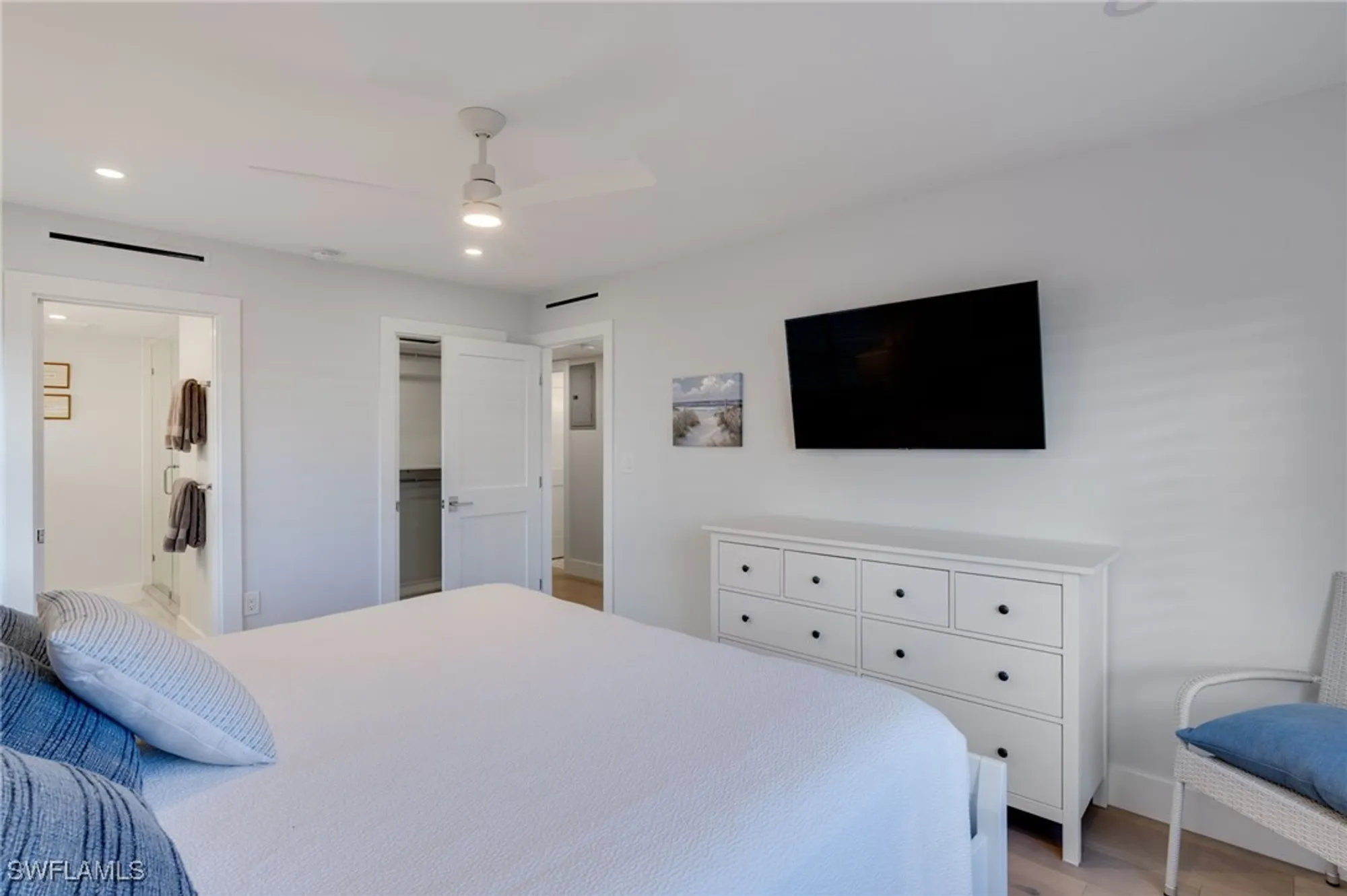 Property Slideshow image 18 of 29 | 3400 gulf shore blvd b2, Naples, FL, 34103