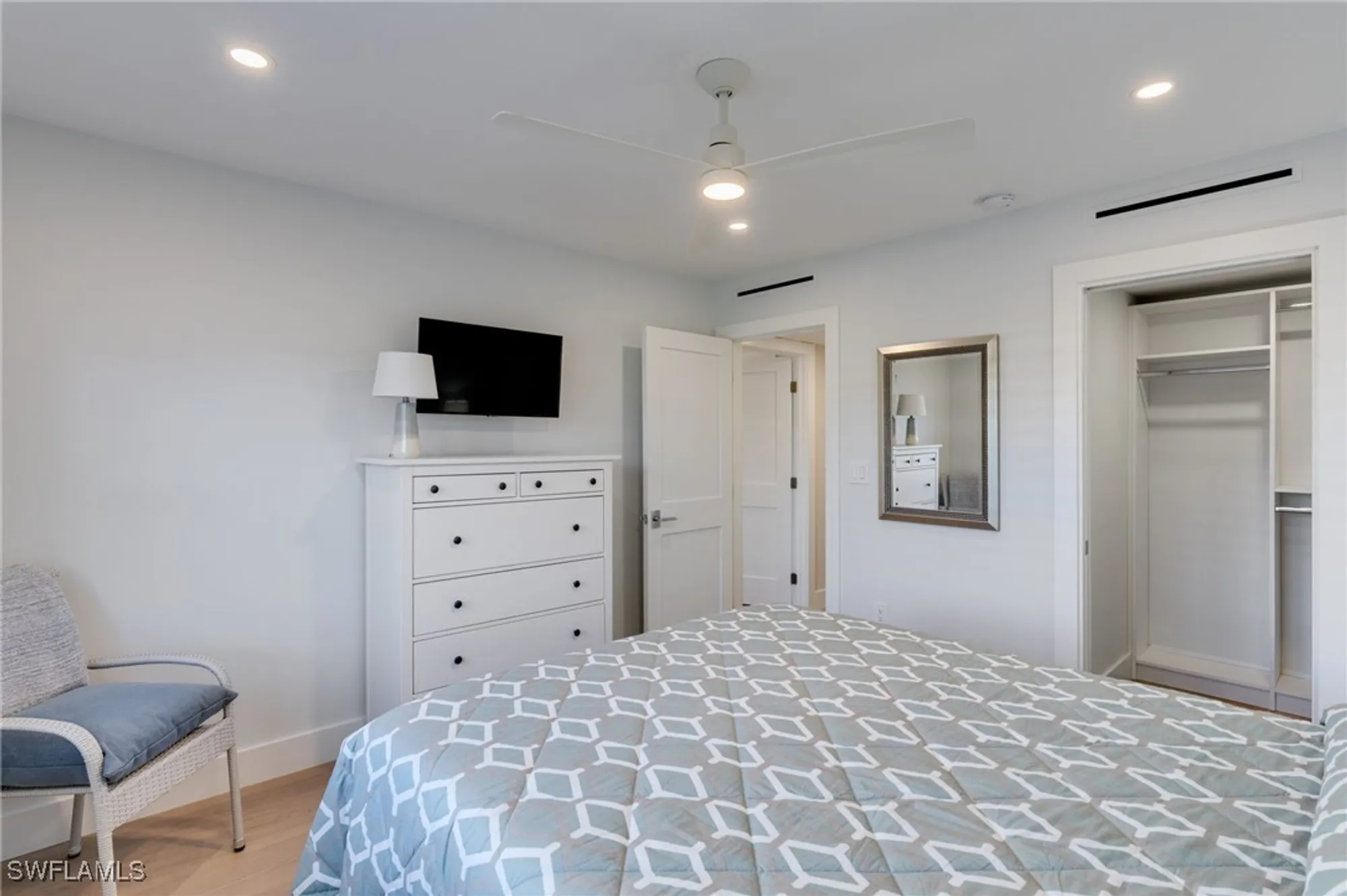 Property Slideshow image 13 of 29 | 3400 gulf shore blvd b2, Naples, FL, 34103