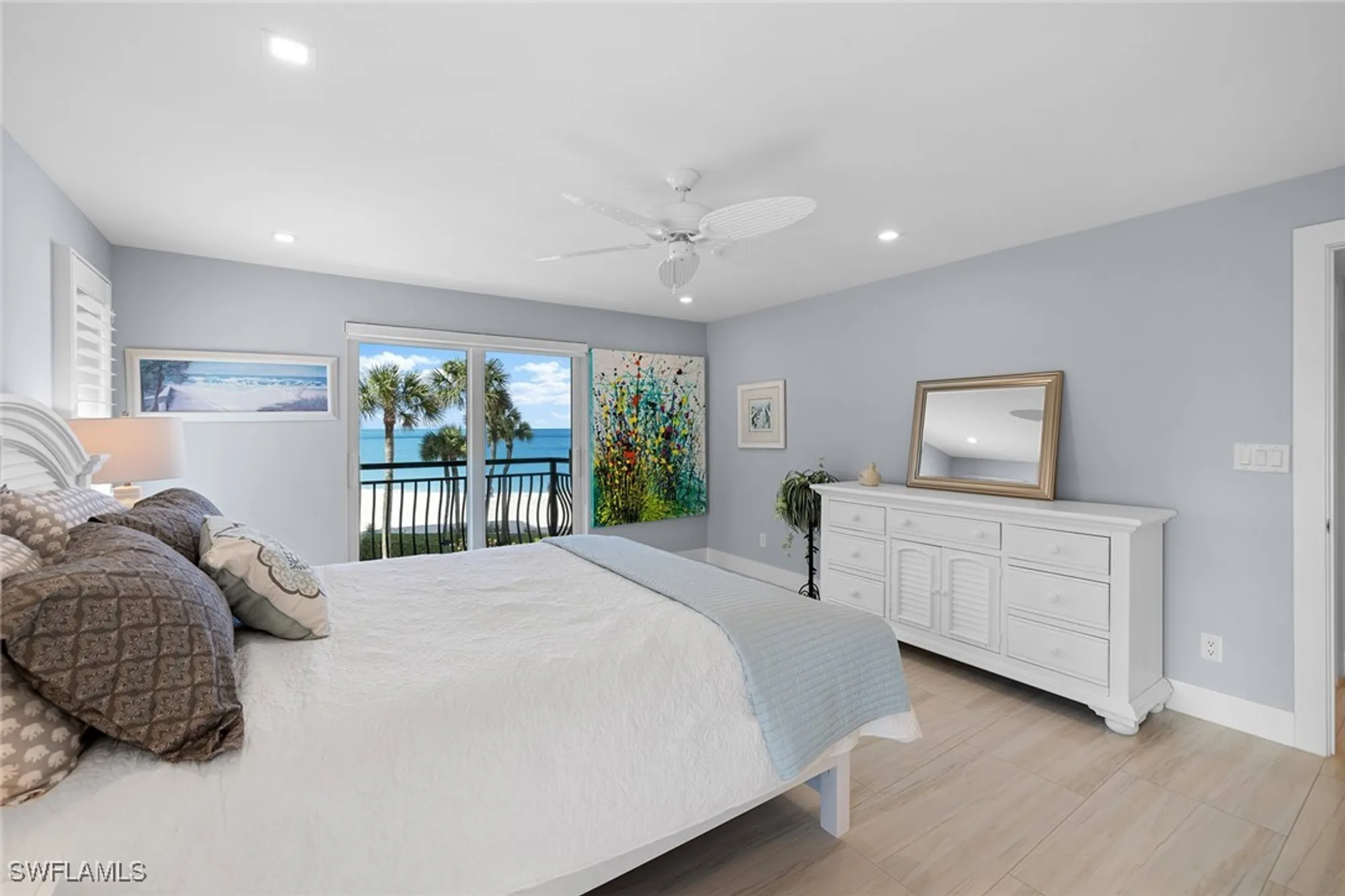 Property Slideshow image 14 of 34 | 3333 gulf shore blvd 4, Naples, FL, 34103