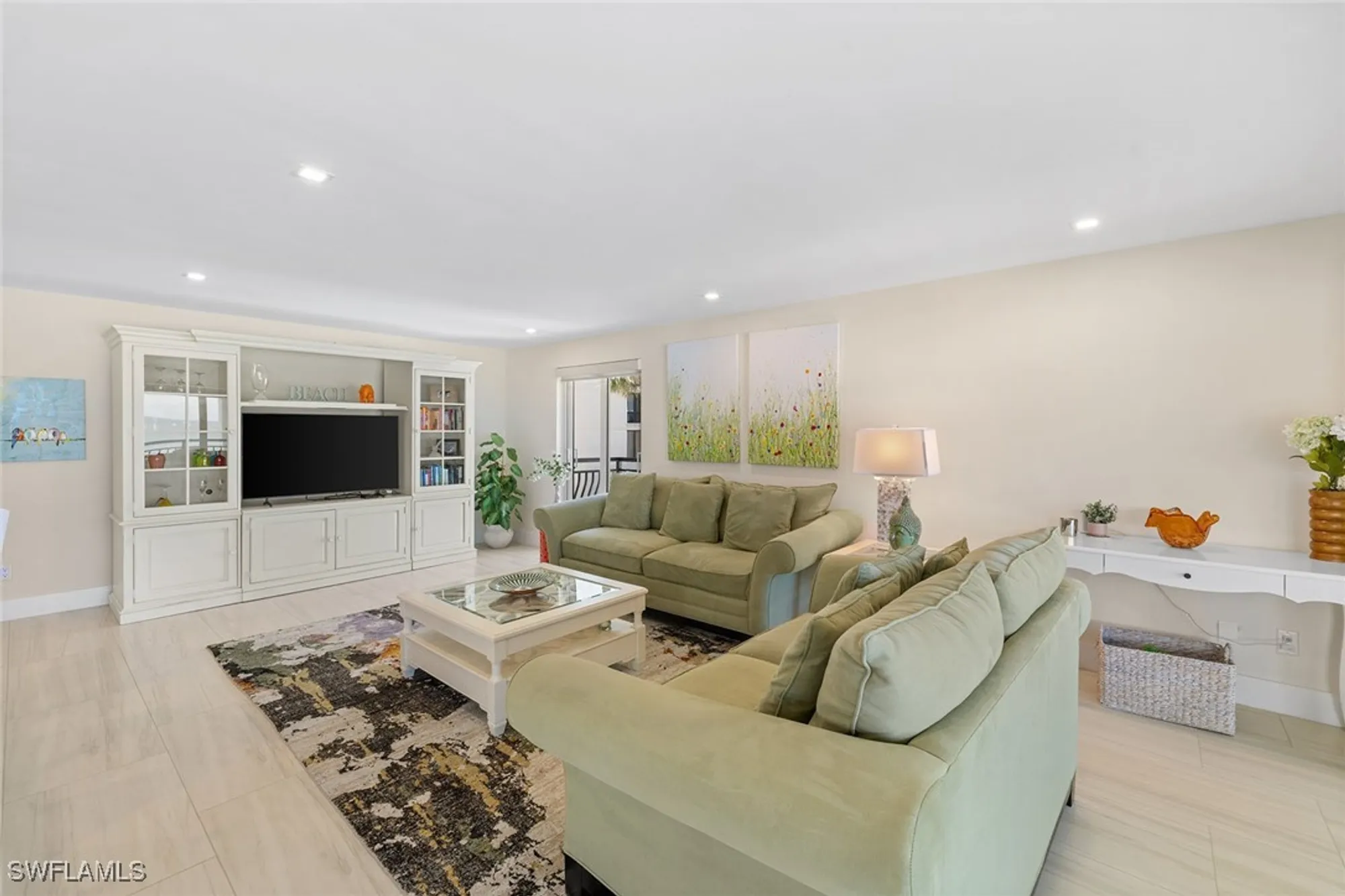 Property Slideshow image 12 of 34 | 3333 gulf shore blvd 4, Naples, FL, 34103