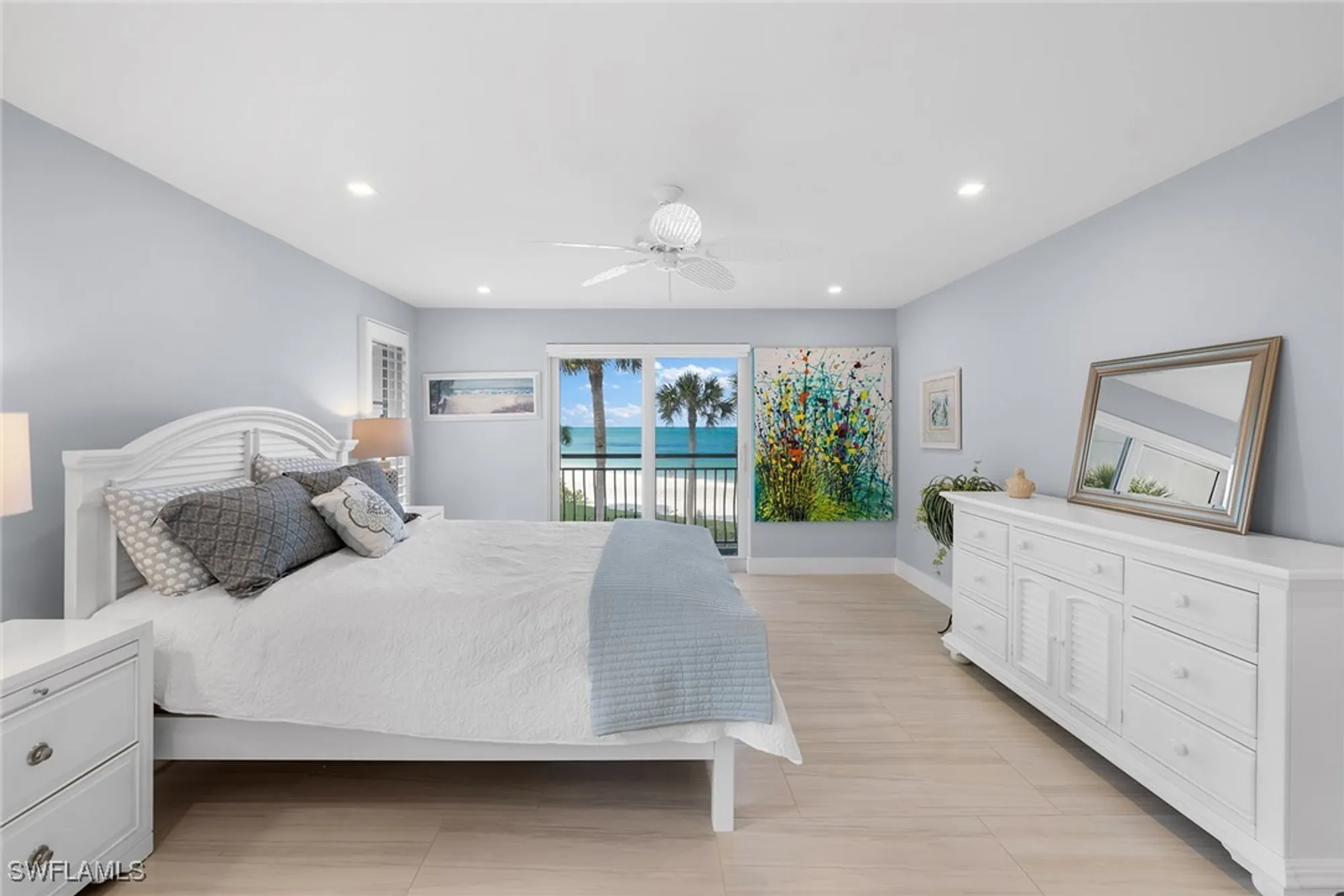 Property Slideshow image 13 of 34 | 3333 gulf shore blvd 4, Naples, FL, 34103