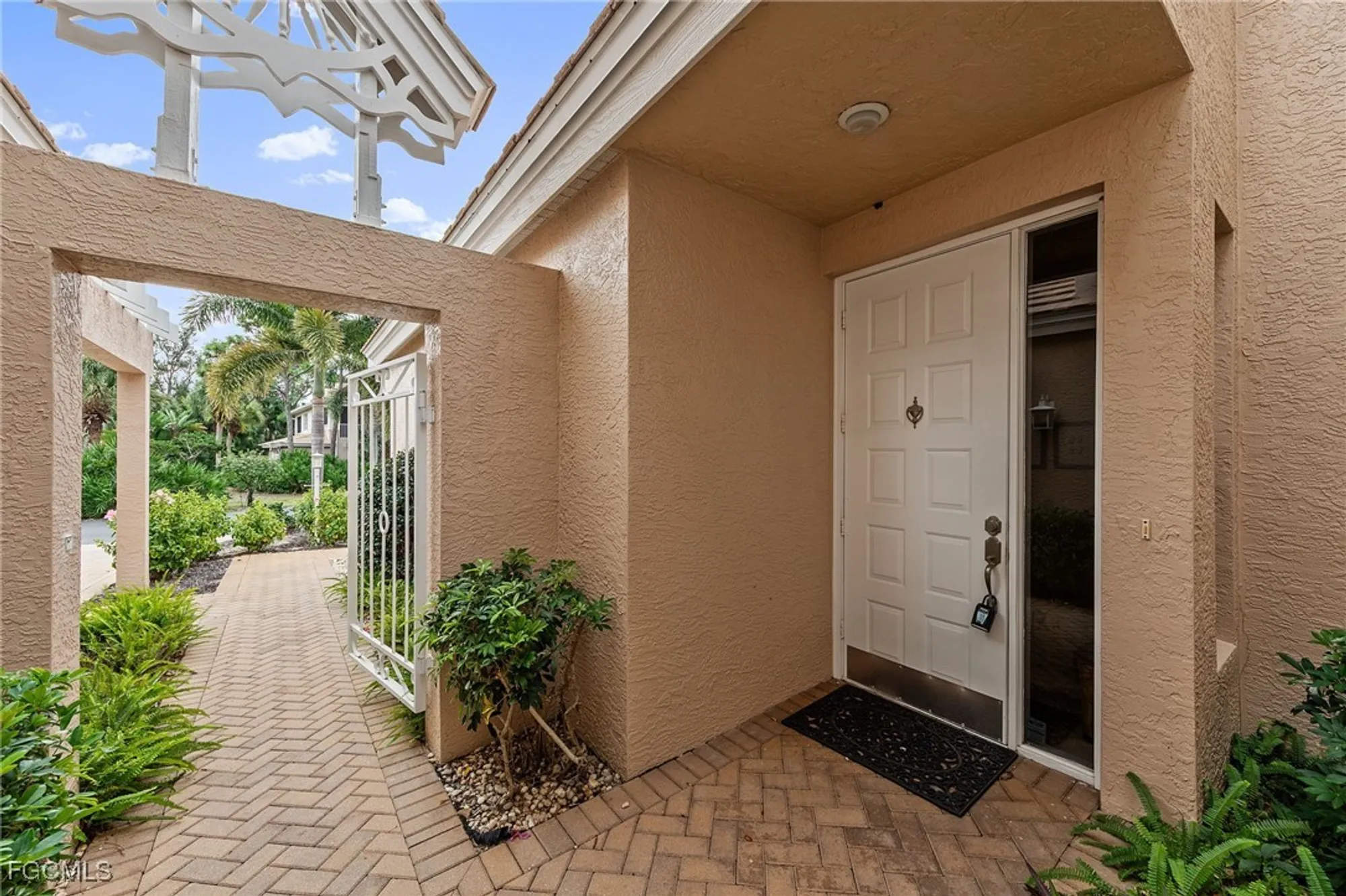 Property Slideshow image 4 of 49 | 25140 goldcrest dr 622, Bonita Springs, FL, 34134