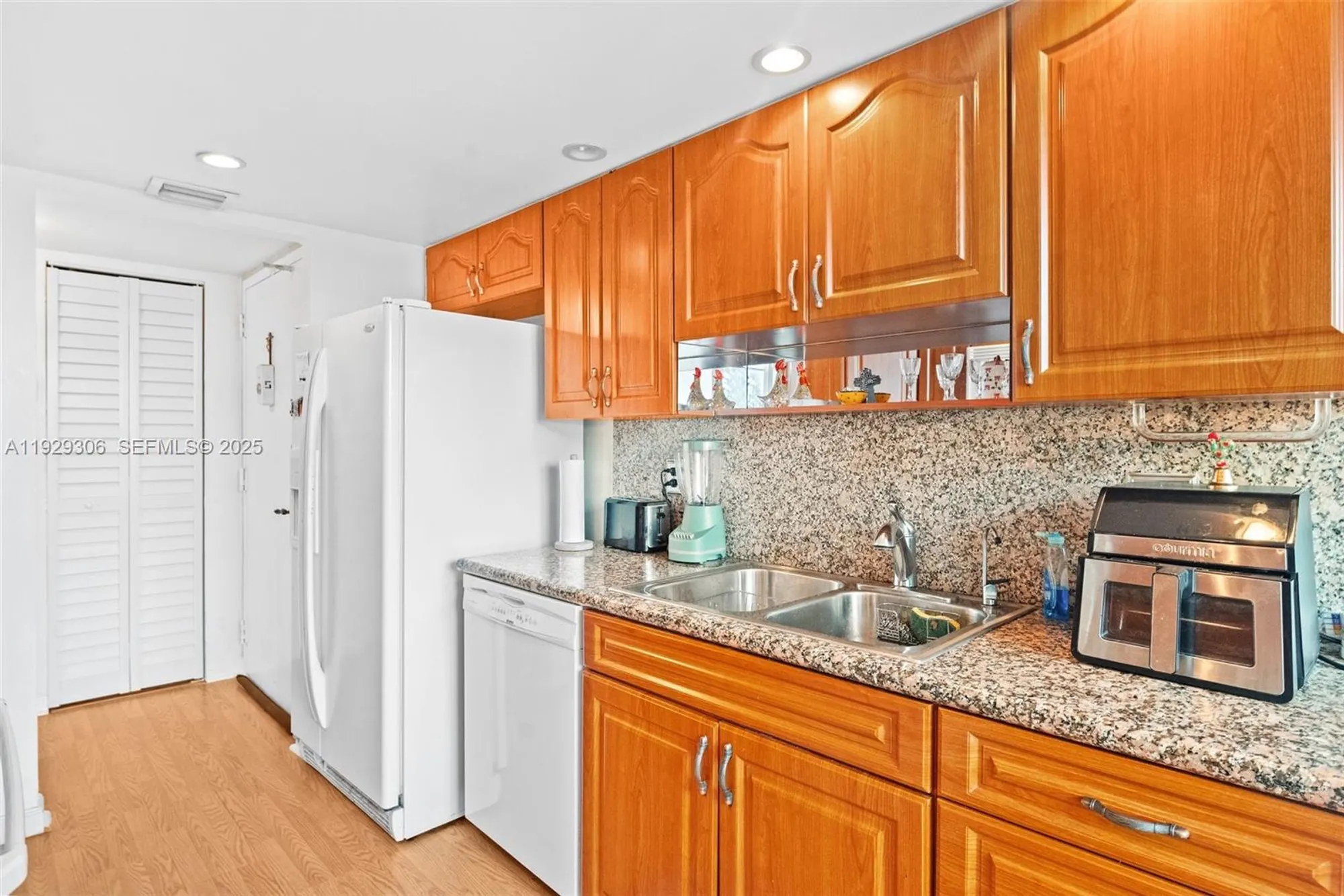 Property Slideshow image 15 of 27 | 900 saint charles pl 419, Pembroke Pines, FL, 33026