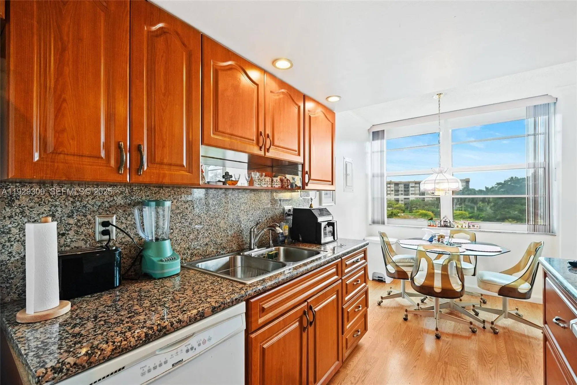 Property Slideshow image 13 of 27 | 900 saint charles pl 419, Pembroke Pines, FL, 33026