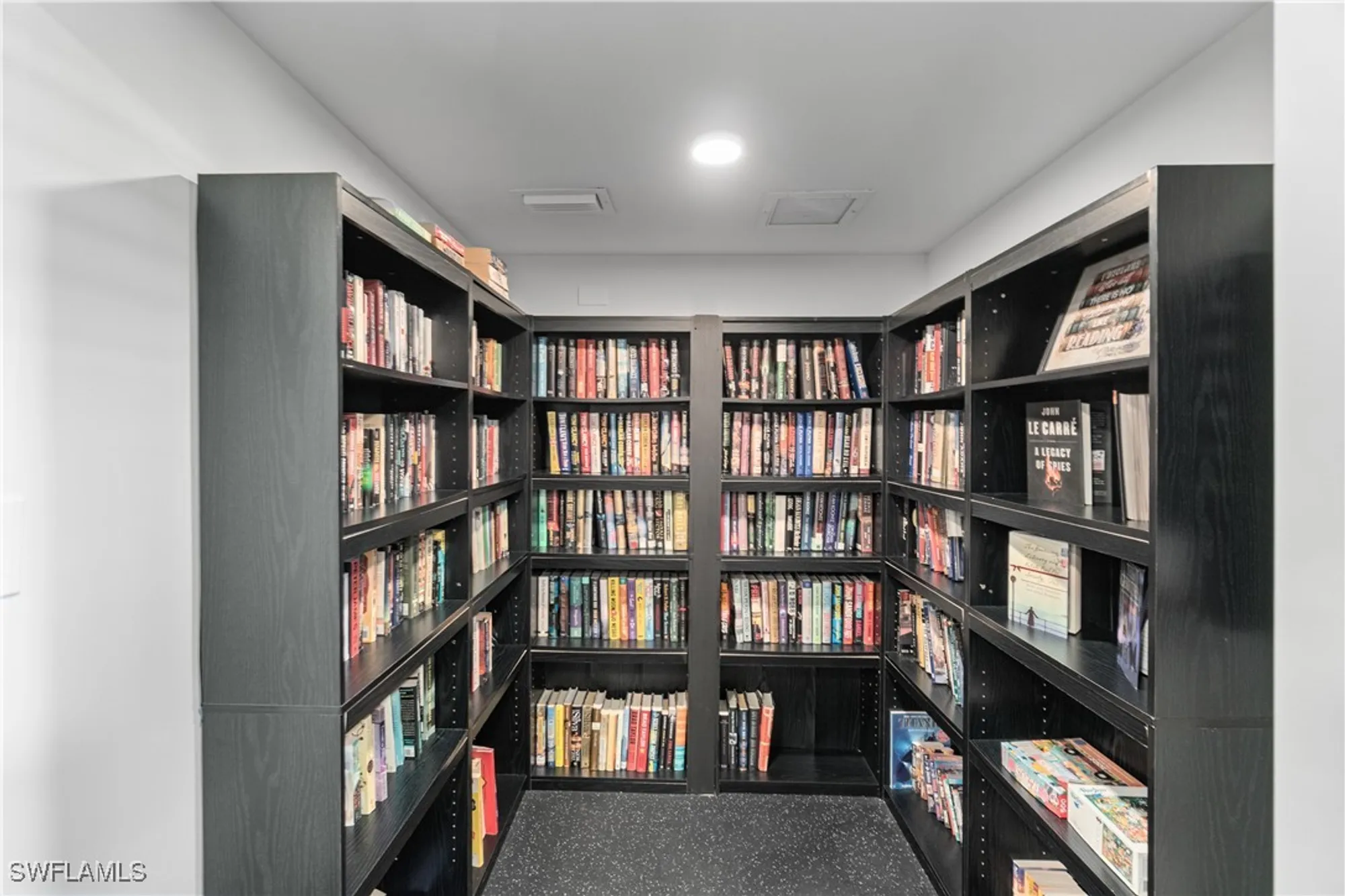 Property Slideshow image 17 of 25 | 3420 gulf shore blvd 63, Naples, FL, 34103