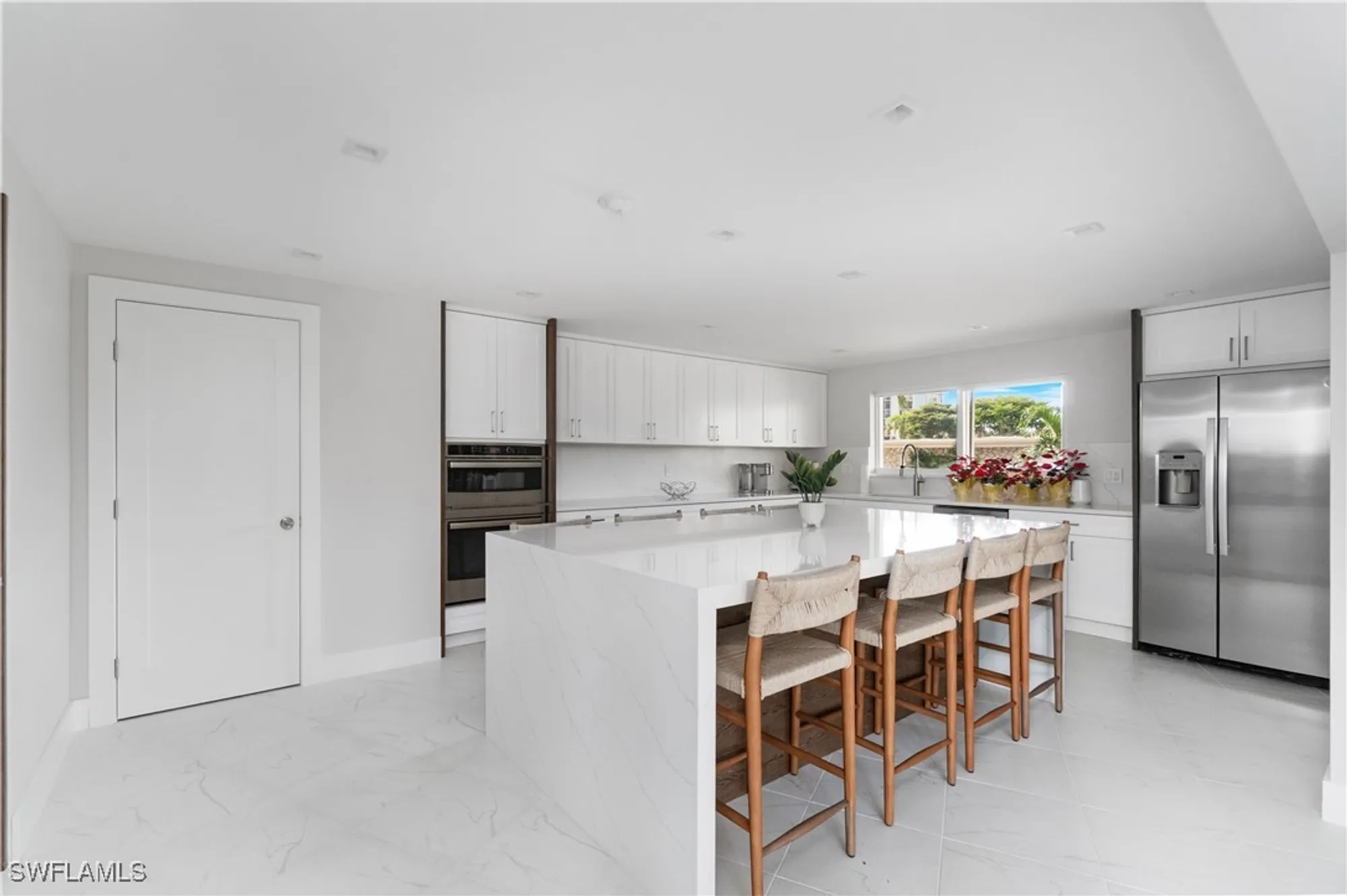 Property Slideshow image 11 of 25 | 3420 gulf shore blvd 63, Naples, FL, 34103