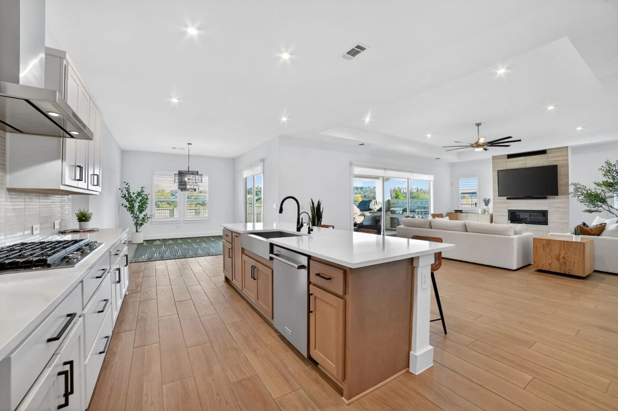 Property Slideshow image 10 of 38 | 200 alava way, Liberty Hill, TX, 78642