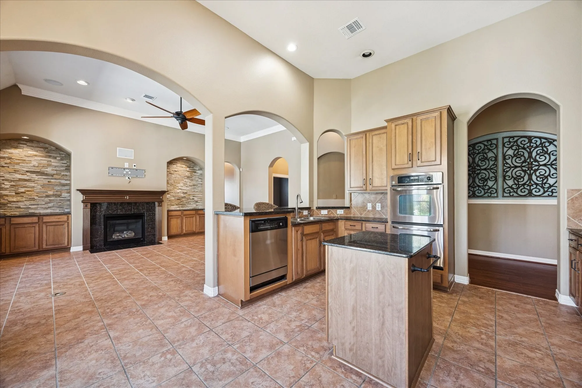 Property Slideshow image 4 of 23 | 5203 juniper terrace ln, Katy, TX, 77494
