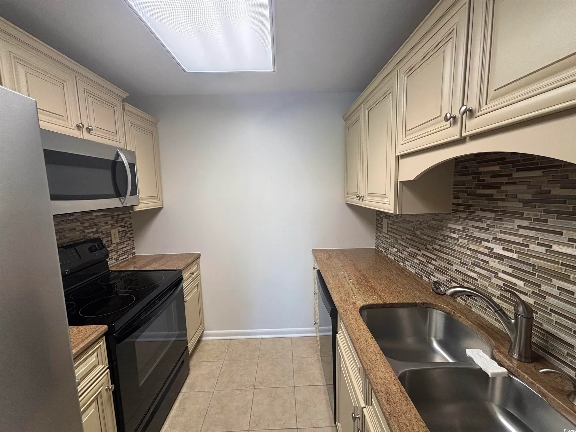 Property Slideshow image 9 of 22 | 5001 little river rd e502, Myrtle Beach, SC, 29577