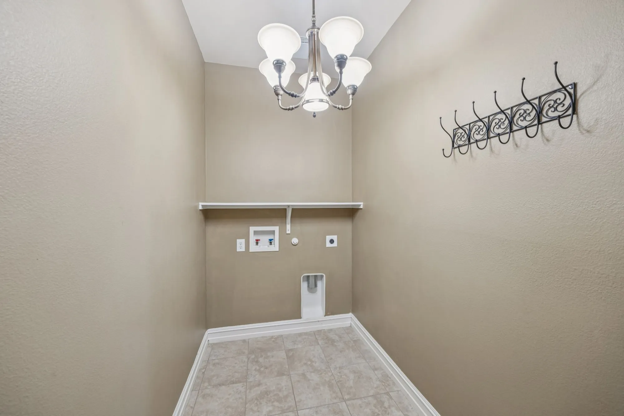 Property Slideshow image 13 of 31 | 1728 hacienda heights ln, Frisco, TX, 75036