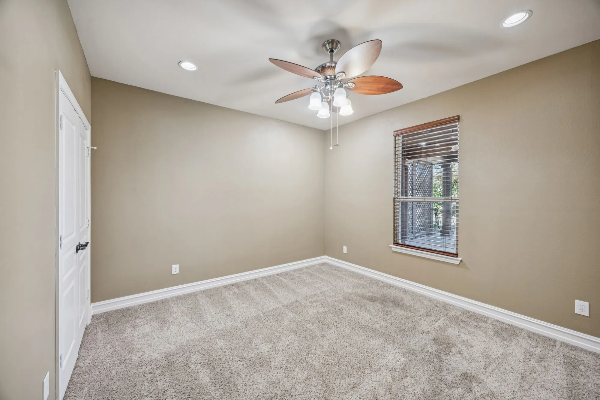 Property Slideshow image 20 of 31 | 1728 hacienda heights ln, Frisco, TX, 75036