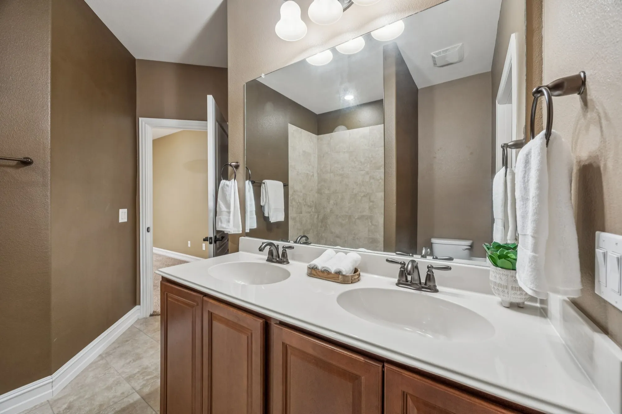 Property Slideshow image 21 of 31 | 1728 hacienda heights ln, Frisco, TX, 75036