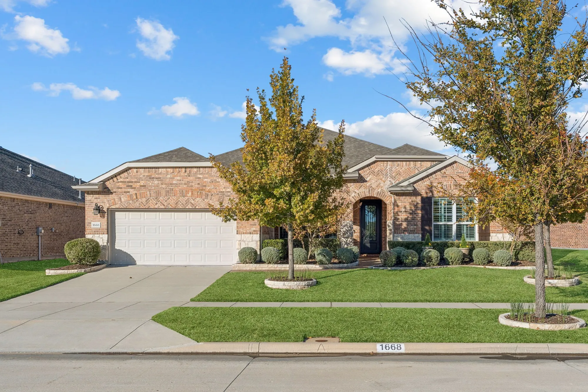 Property Slideshow image 4 of 40 | 1668 marina point ct, Frisco, TX, 75036