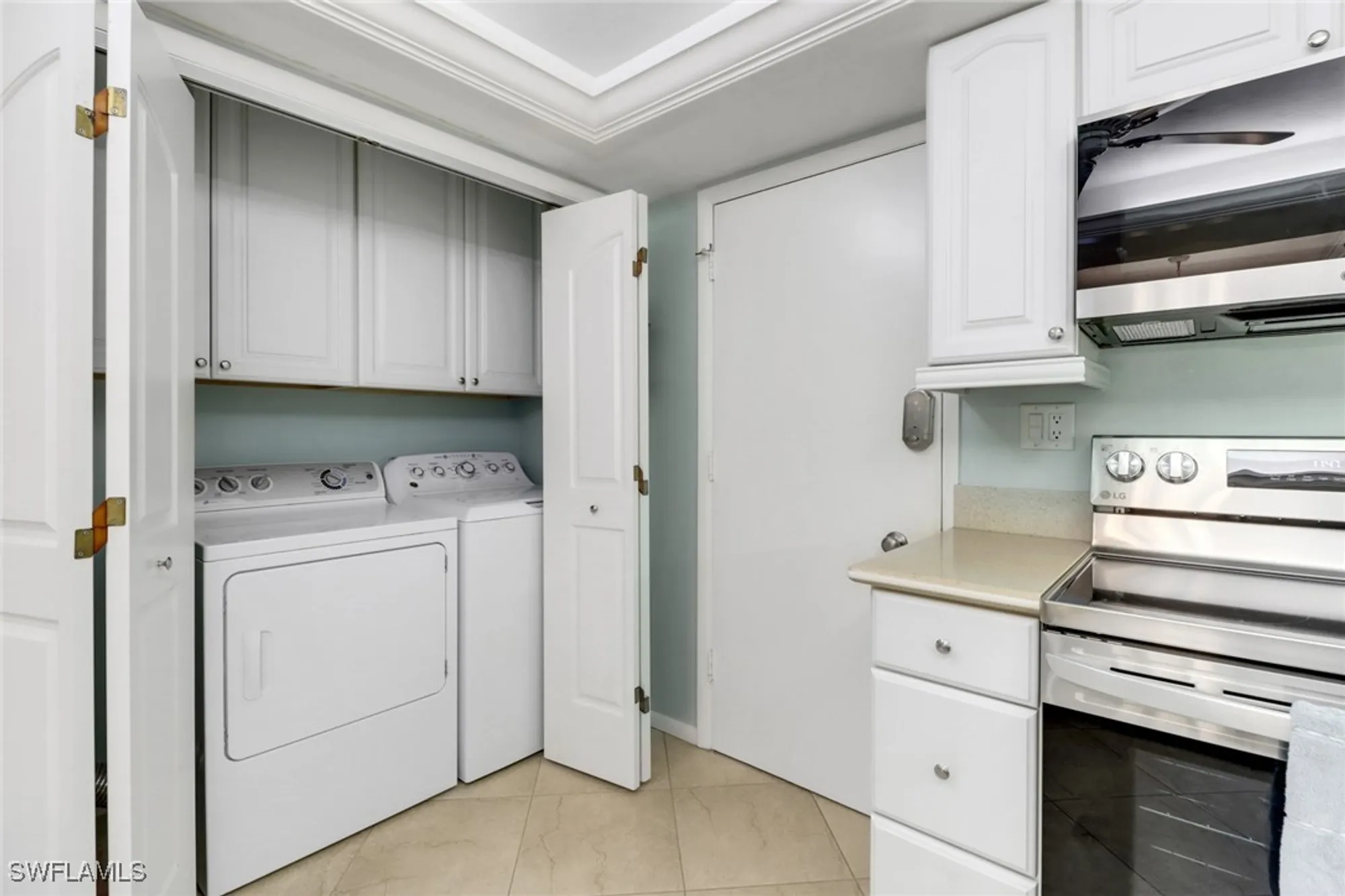 Property Slideshow image 16 of 34 | 3399 gulf shore blvd 303, Naples, FL, 34103